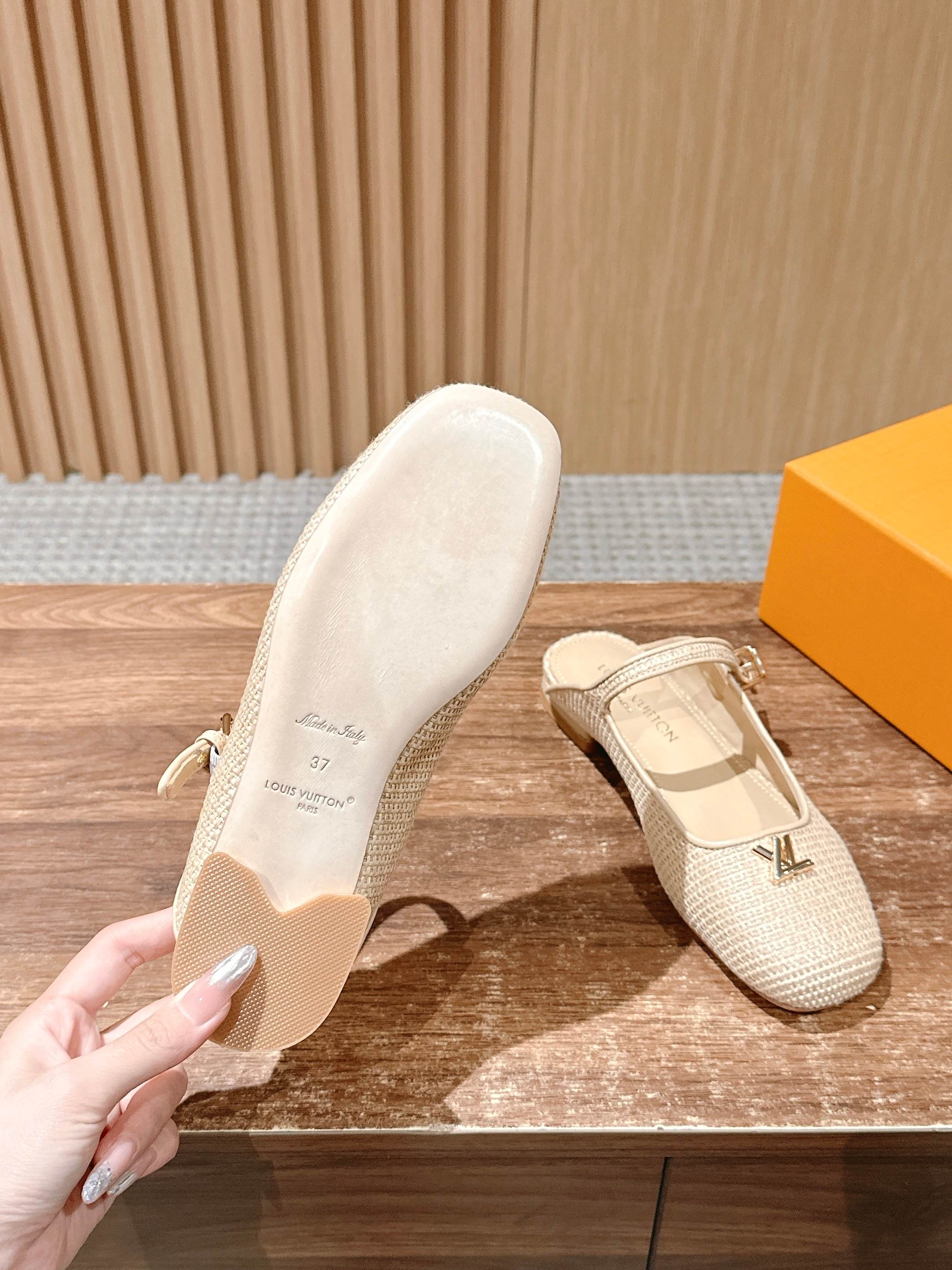 LV - Закрытые домашние тапочки - Бежевые