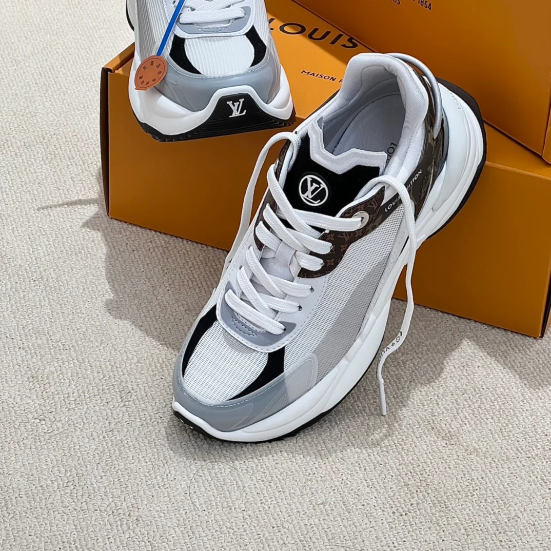 Новинка LV 2023 года - Серия Run 55 - Кроссовки на платформе Monogram - Серые
