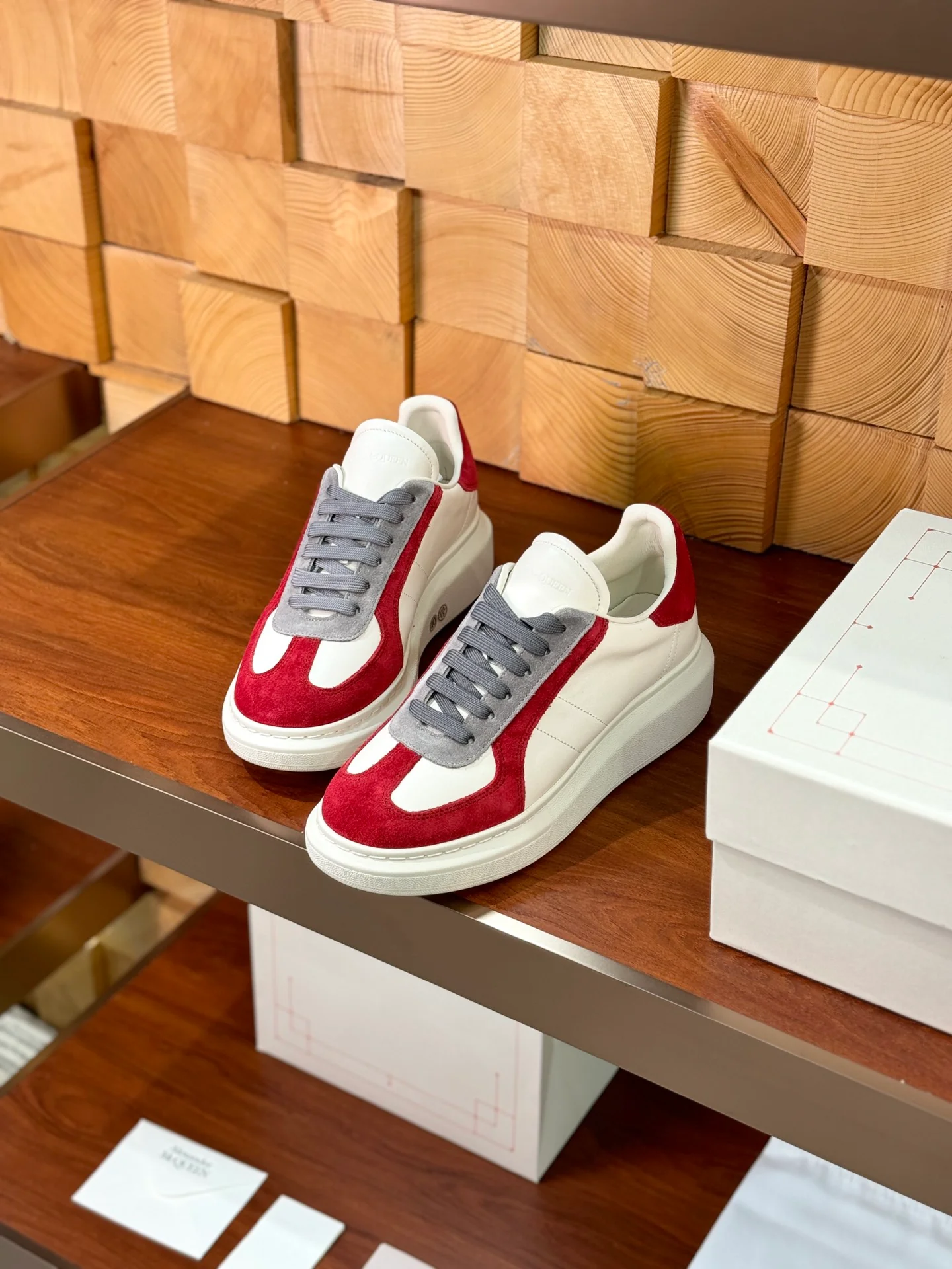 Повседневные туфли McQueen 2024 - красные