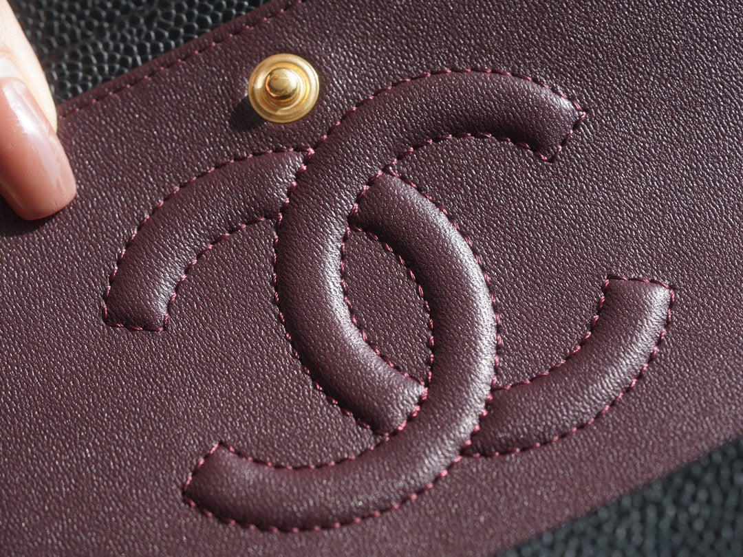 Классическая сумка Chanel с клапаном - 25 см