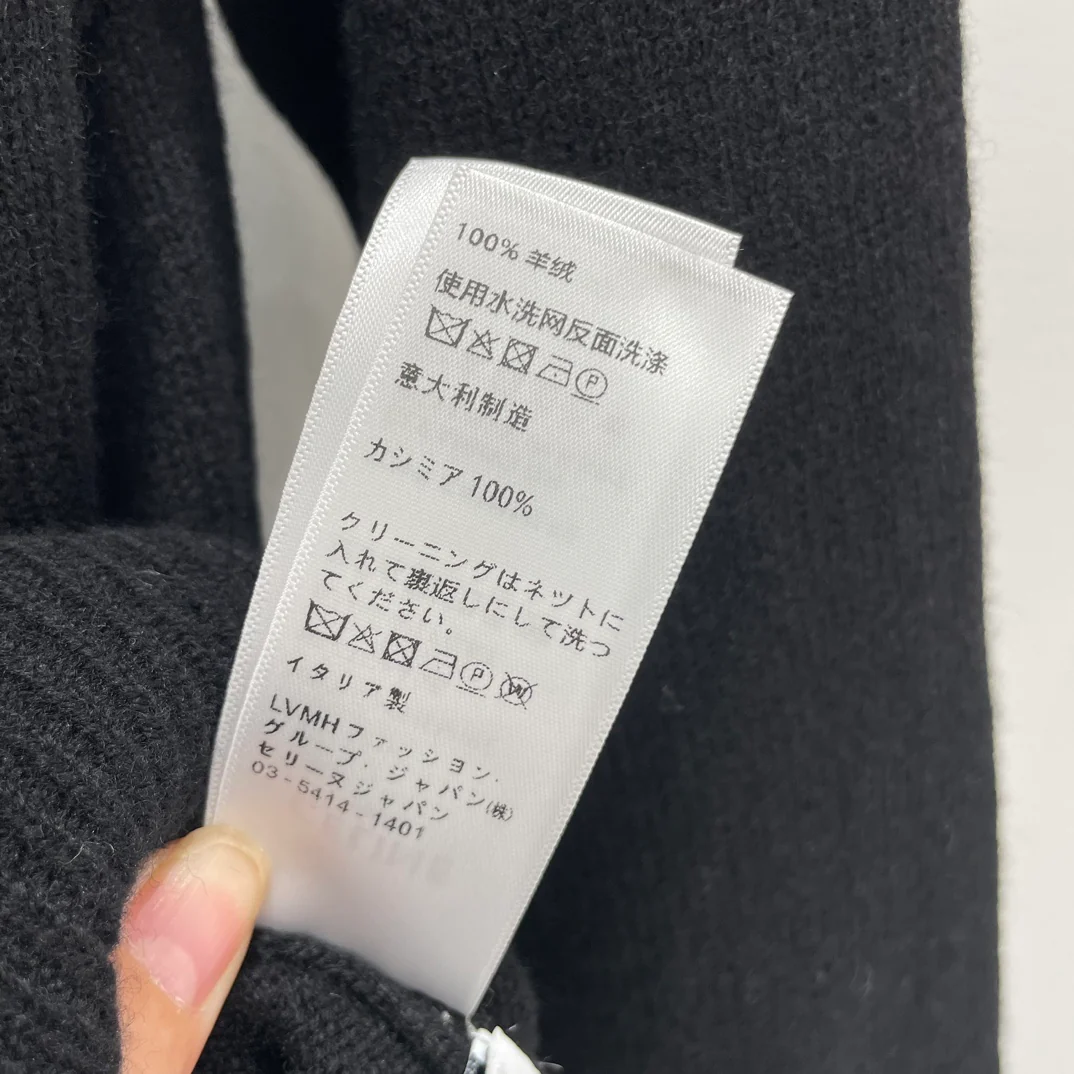 Celine 2403 - Прочный вязаный свитер с круглым вырезом, украшенный стразами - Черный