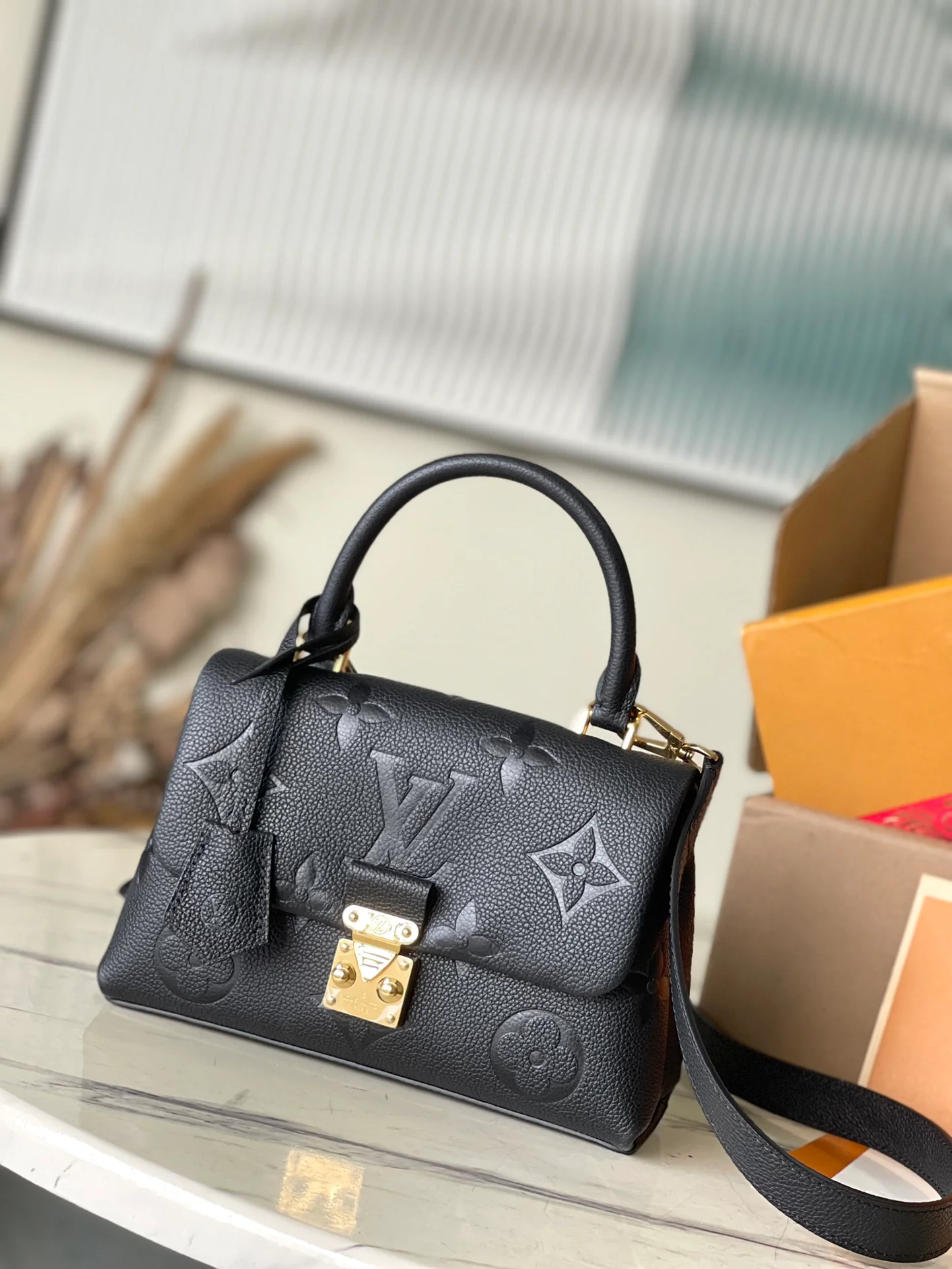 m45977-LV-madeleine-bb-handbag/crossbody bag-black