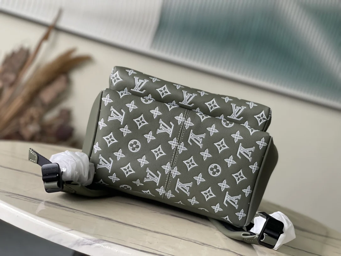 Рюкзак LV Discovery Small с рельефным рисунком - зеленый