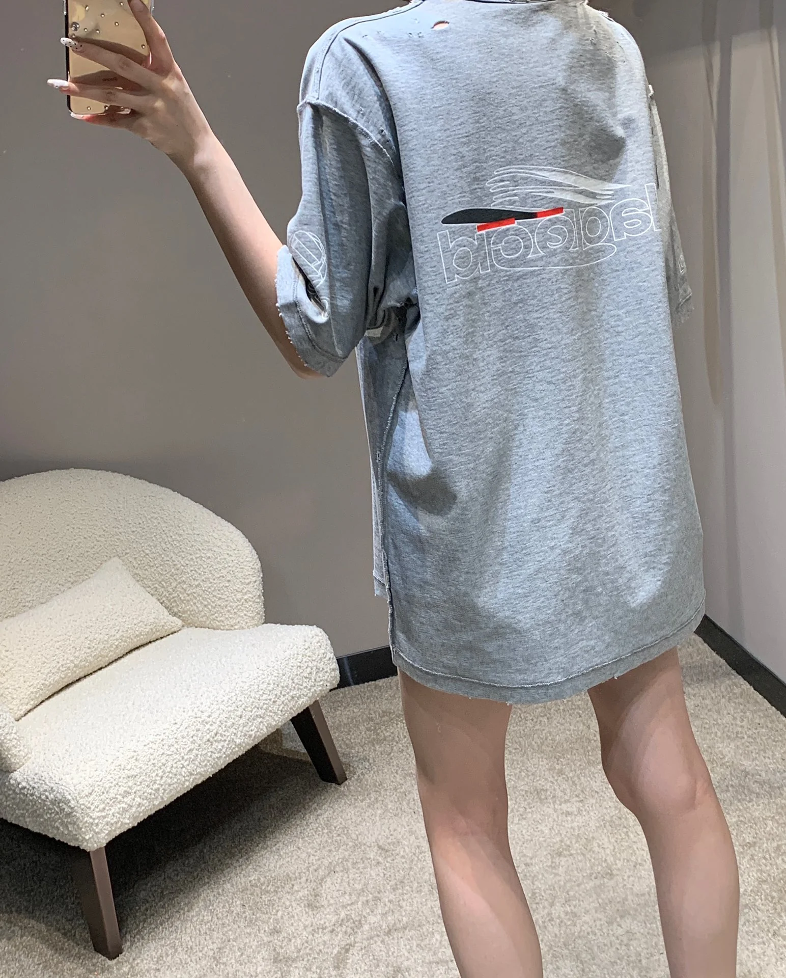 Balenciaga 2404-24ss Весна/Лето Новая футболка с коротким рукавом и круглым вырезом из искусственной кожи с принтом AI Synthetic Print Letter - Серая