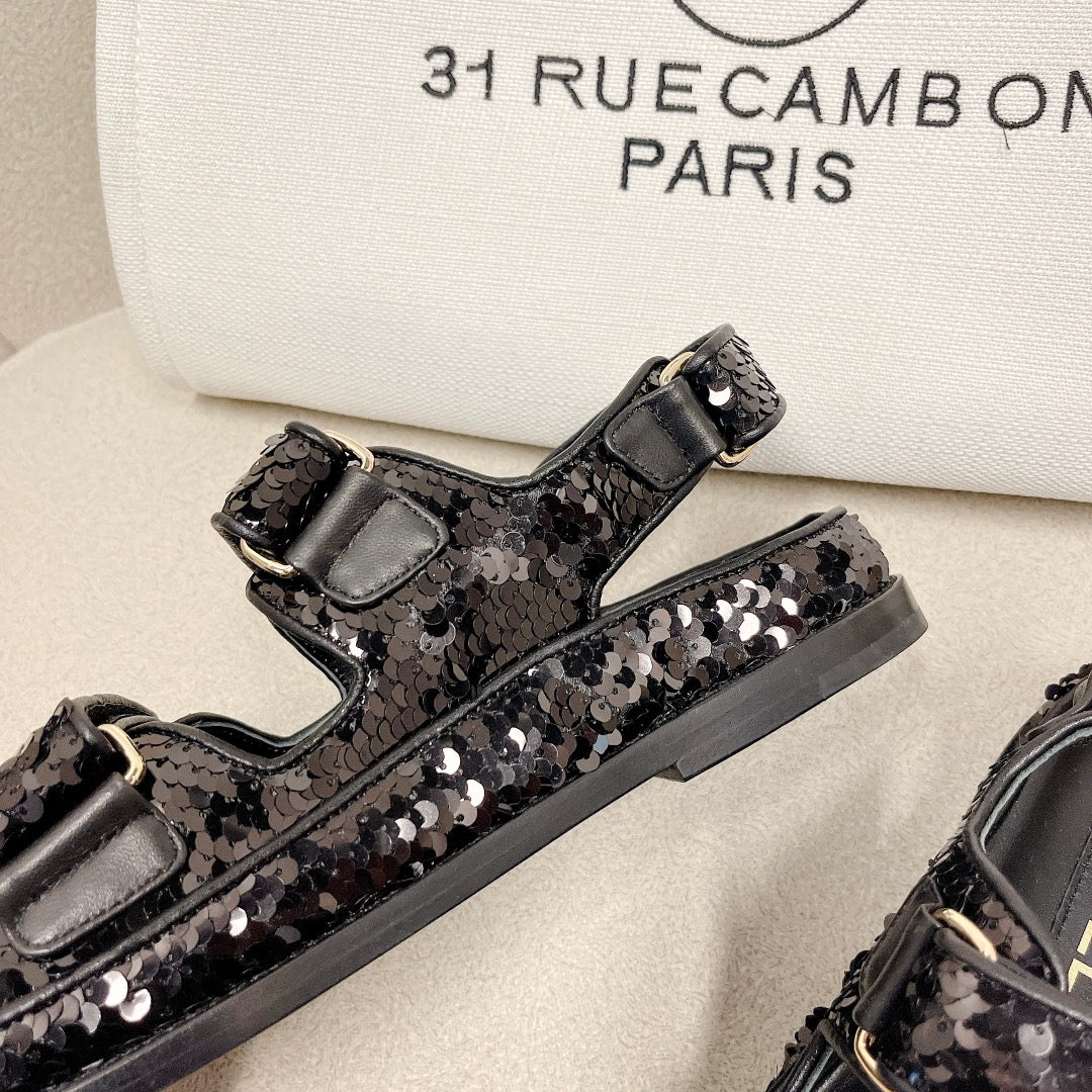 Chanel - Черные сандалии с пайетками