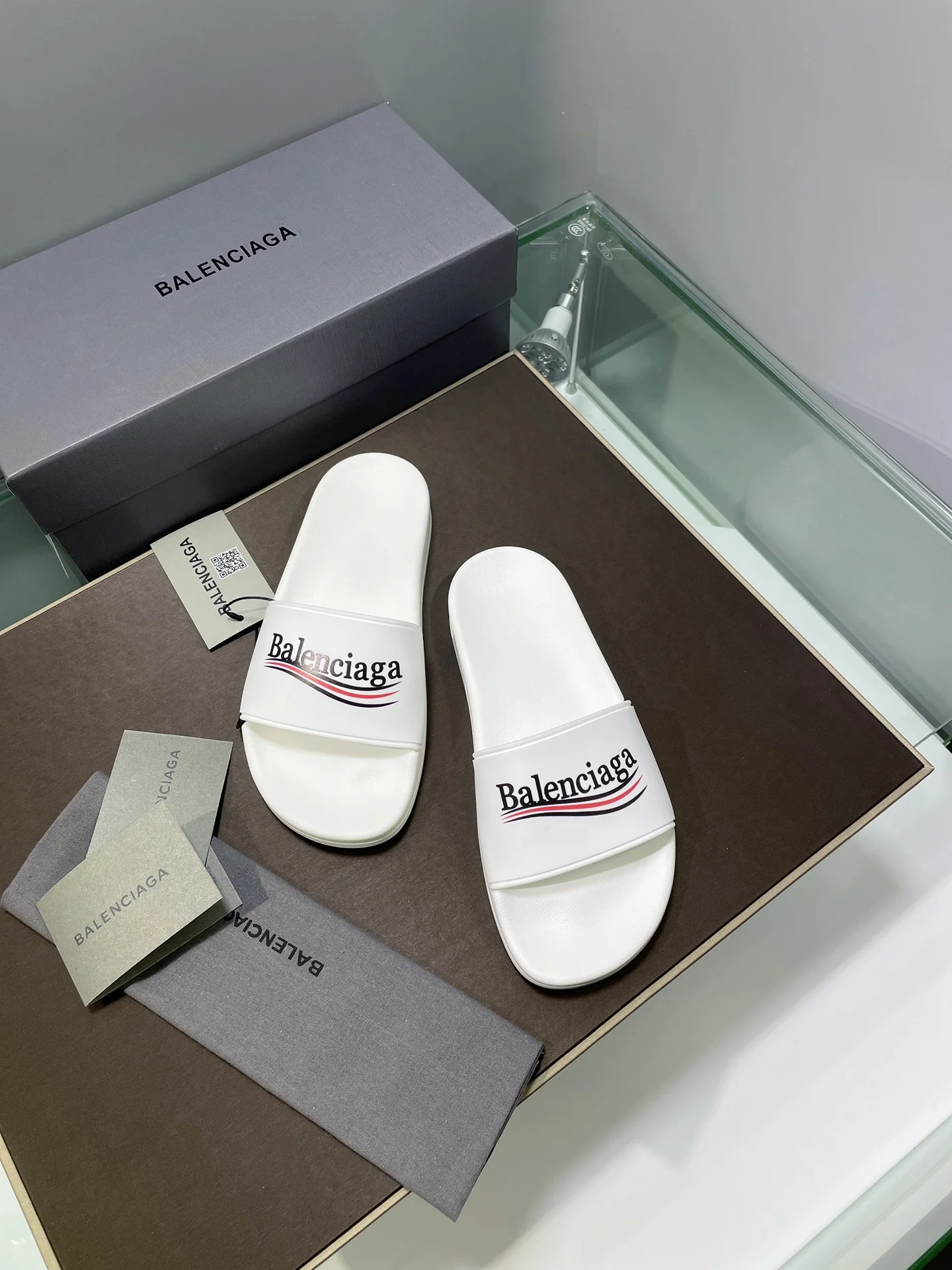 Balenciaga - Новая модель 2022 года - Тапочки с эффектом памяти и улучшенной упругостью - 2 шт.