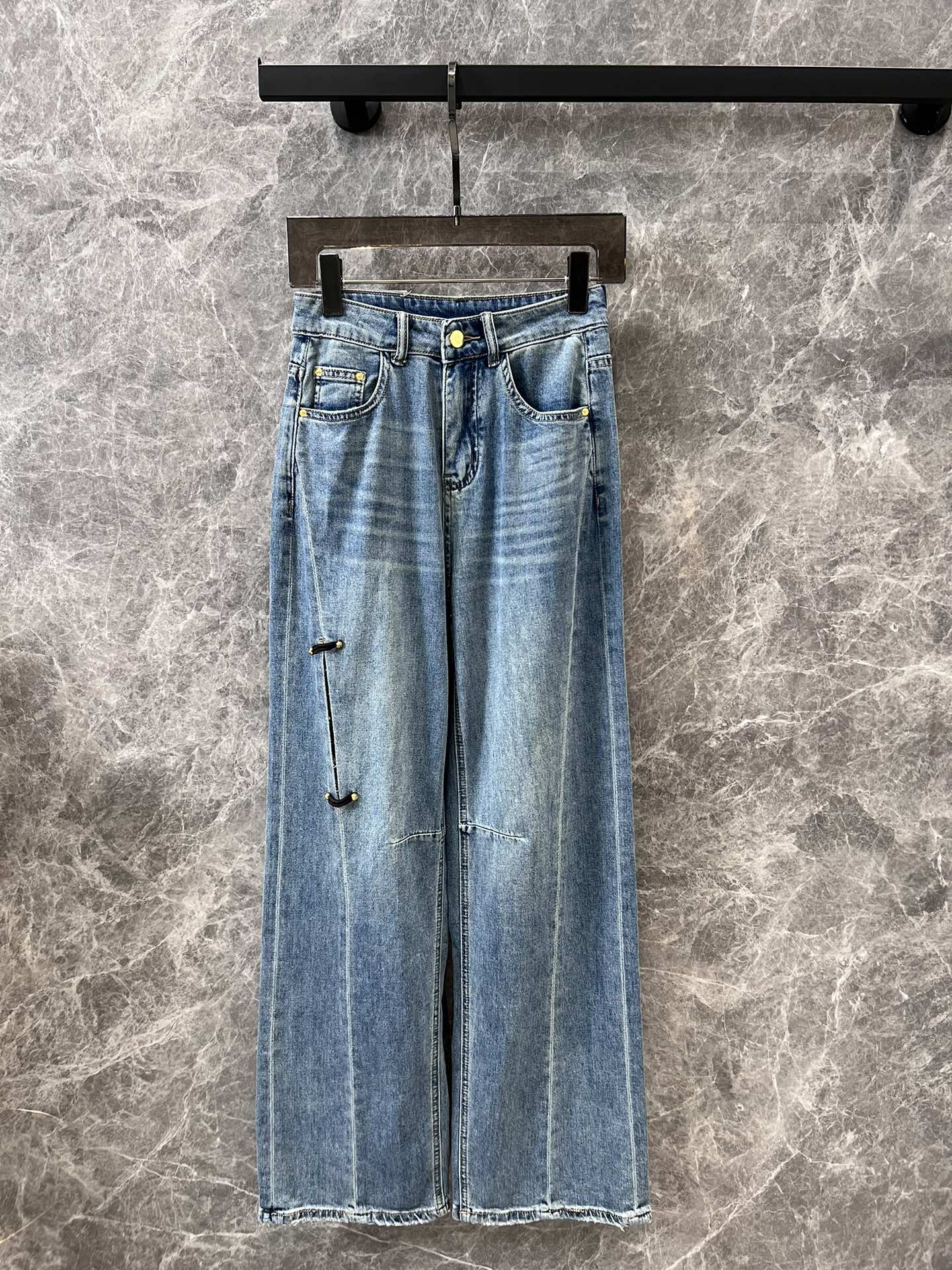 Miu Miu-2404-24 Рваные джинсы в китайском стиле, новая модель для ранней весны