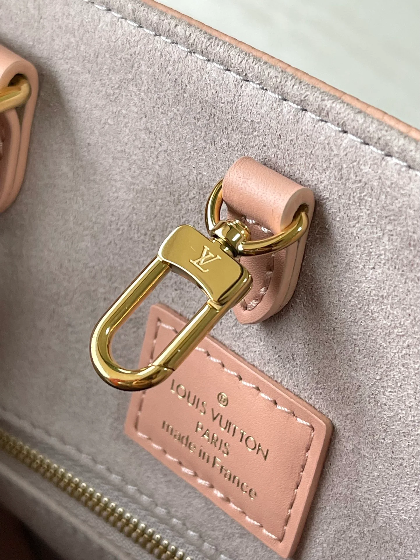 m46286-LV-onthego-mm-pink