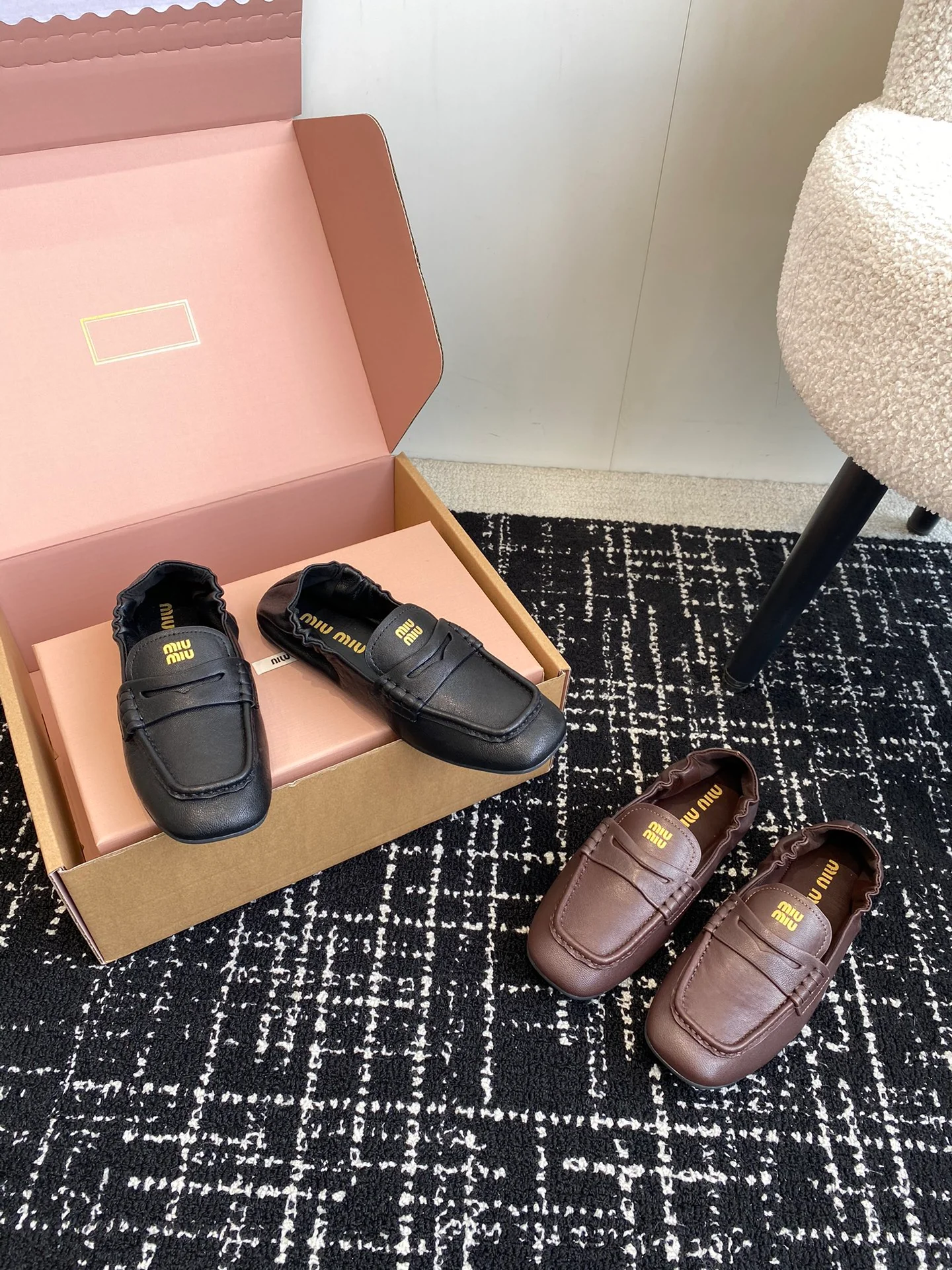 Лоферы Miu Miu 2024 — изображение коллекции