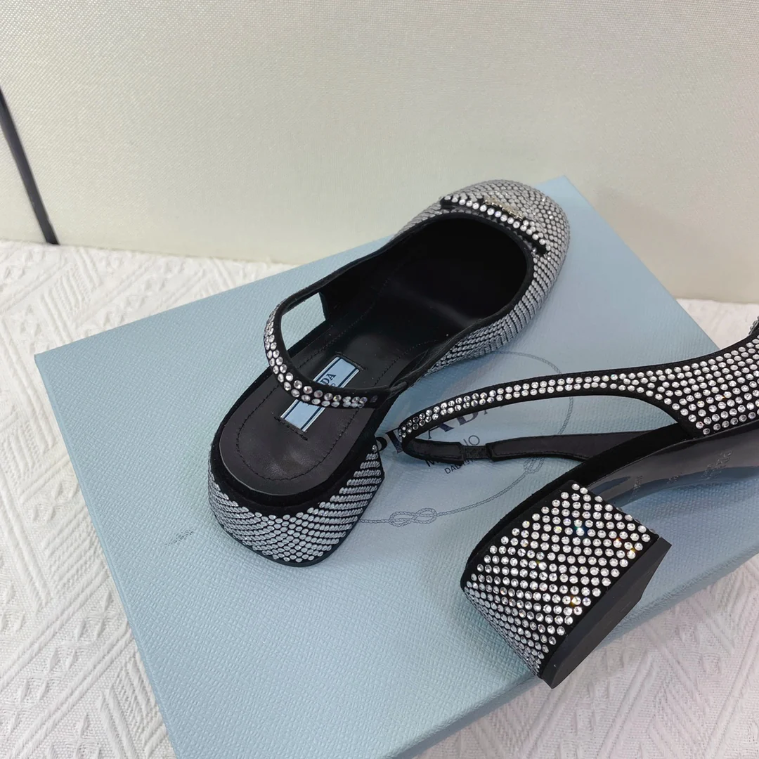 Туфли Prada - Prada - Украшены стразами - На низком каблуке - Туфли Мэри Джейн - Серебристые