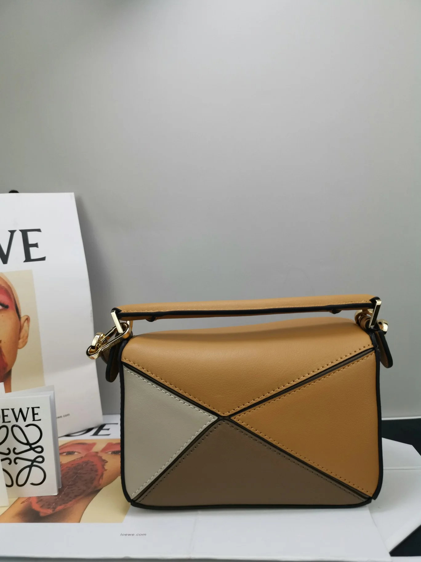 Мини-сумка Loewe Puzzle Bag из телячьей кожи - 17