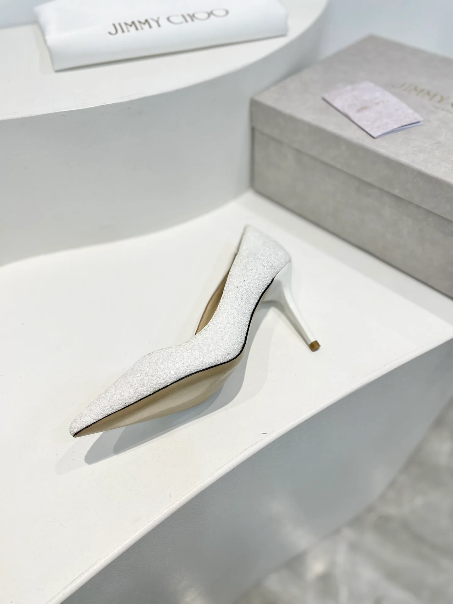 Туфли-лодочки Jimmy с острым носком на шпильке - белые