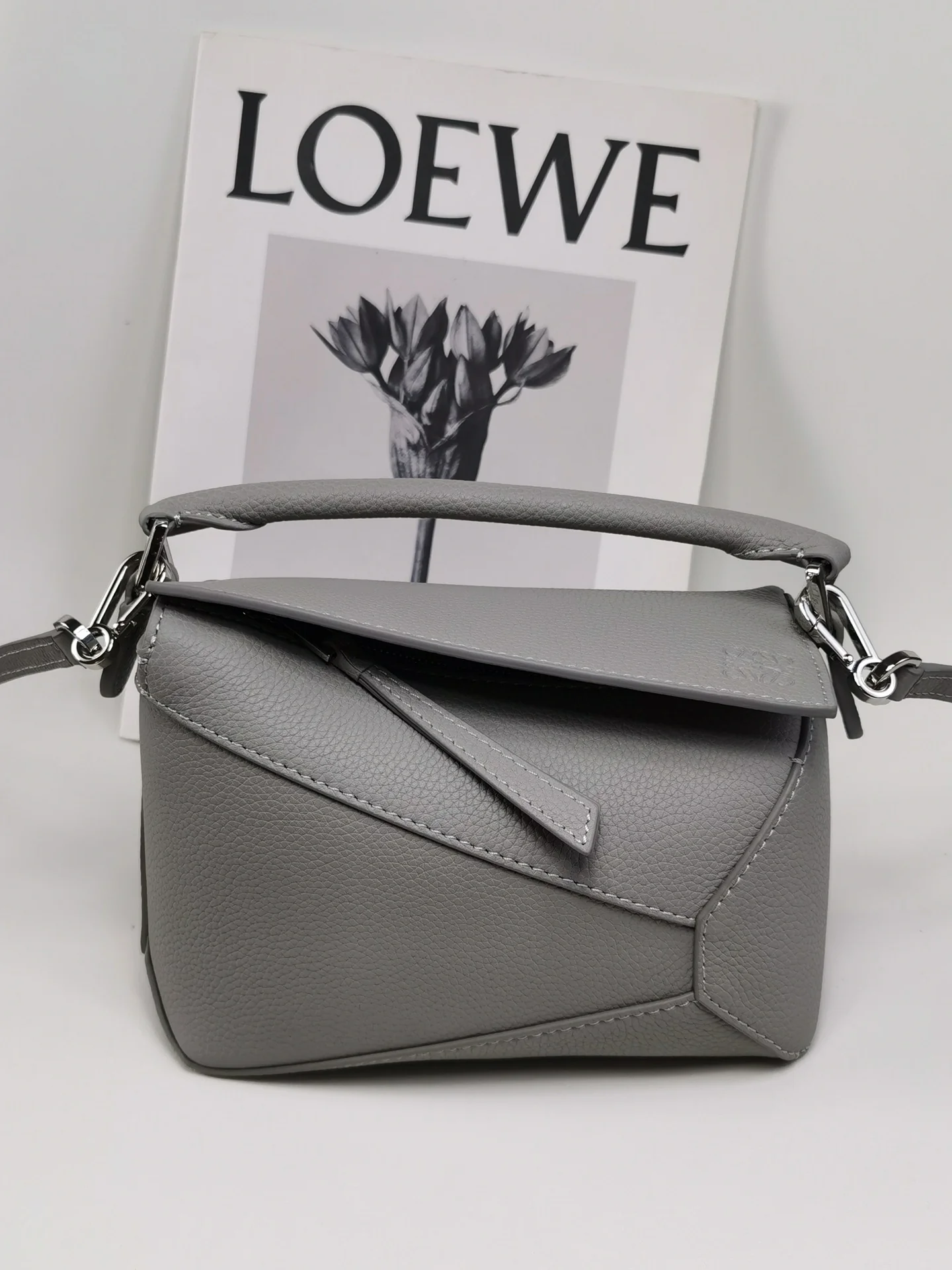 Мини-юбка Loewe Puzzle из кожи, цвет ?железно-серый?