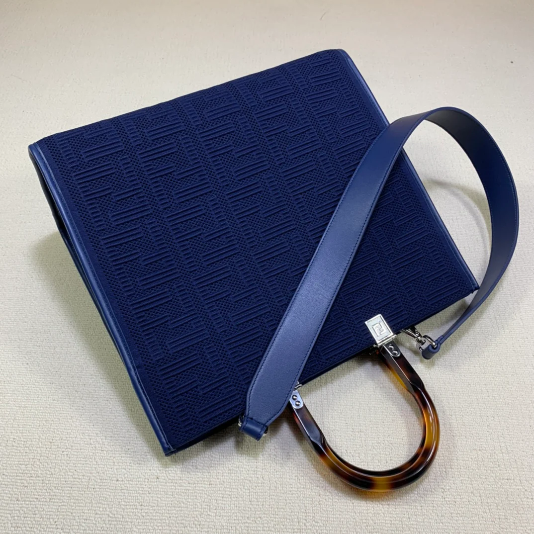 Сумка-тоут Fendi Sunshine Medium Blue из сетчатой ??ткани