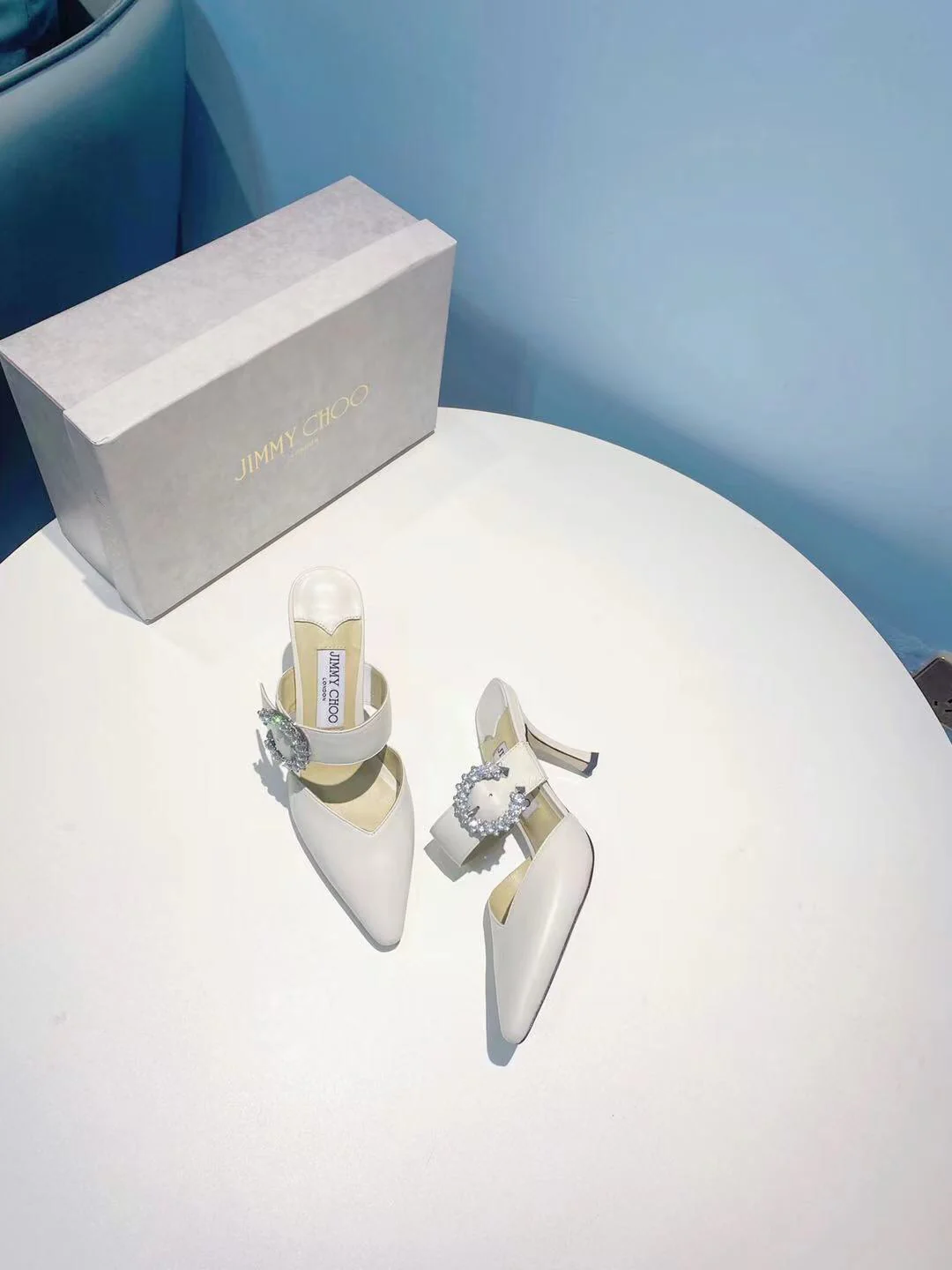 Замшевые босоножки на высоком каблуке Jimmy - белые