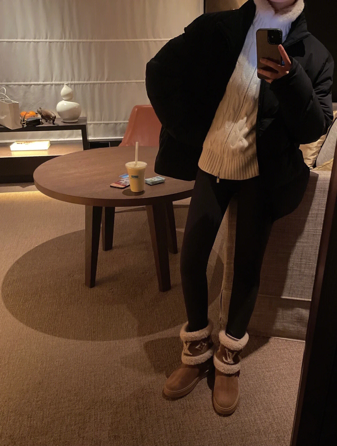 Новинка осенне-зимней коллекции LV 2022 — Снежные сапоги из натуральной овчины — Коричневые — 1 шт.