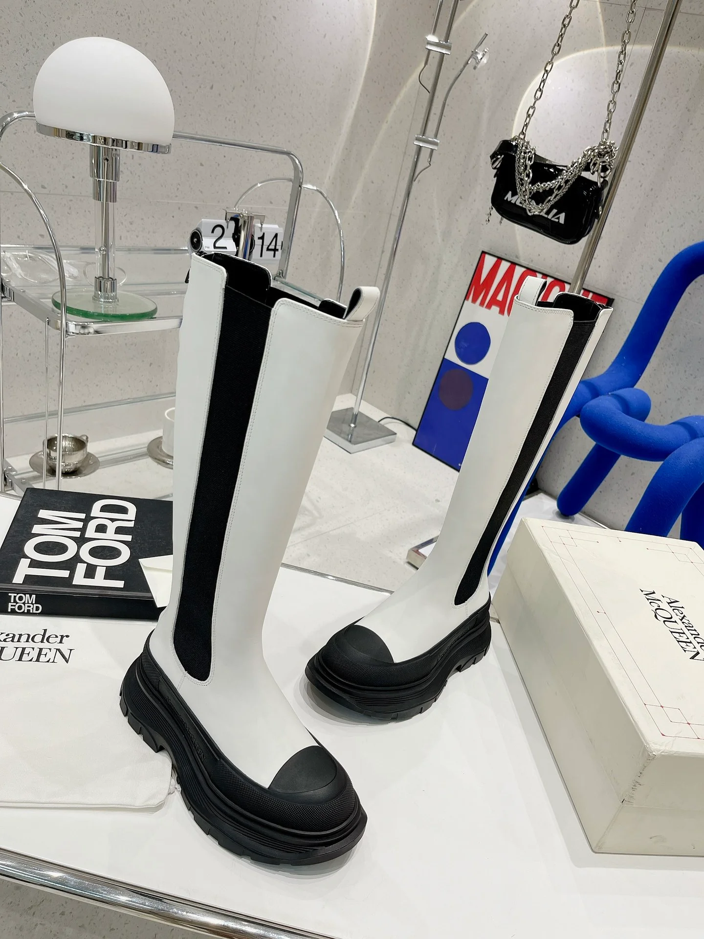 Коллекция McQueen 2022 года с подиума - Длинные сапоги - 1