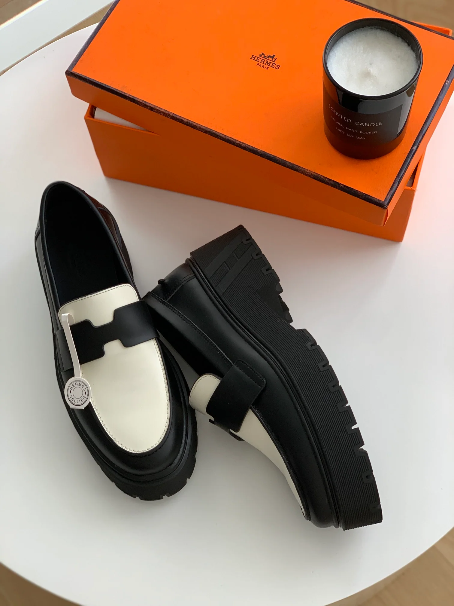 Новинка сезона осень/зима 2023 от Hermes - Лоферы Hitch - Белые