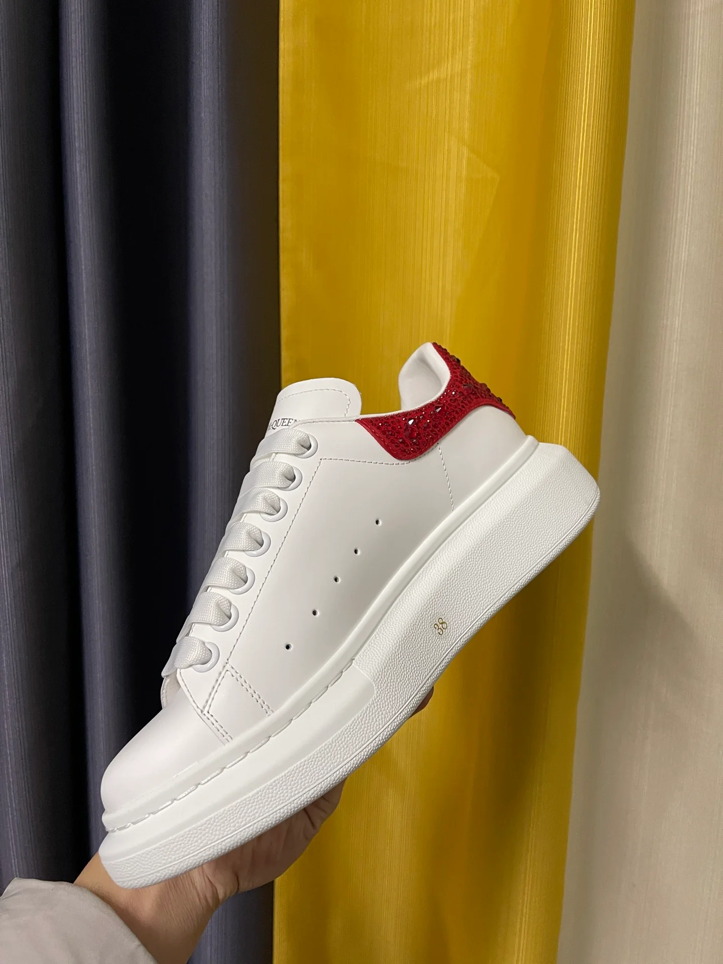 Классические белые кроссовки McQueen - унисекс - Red Diamond - Премиум-издание