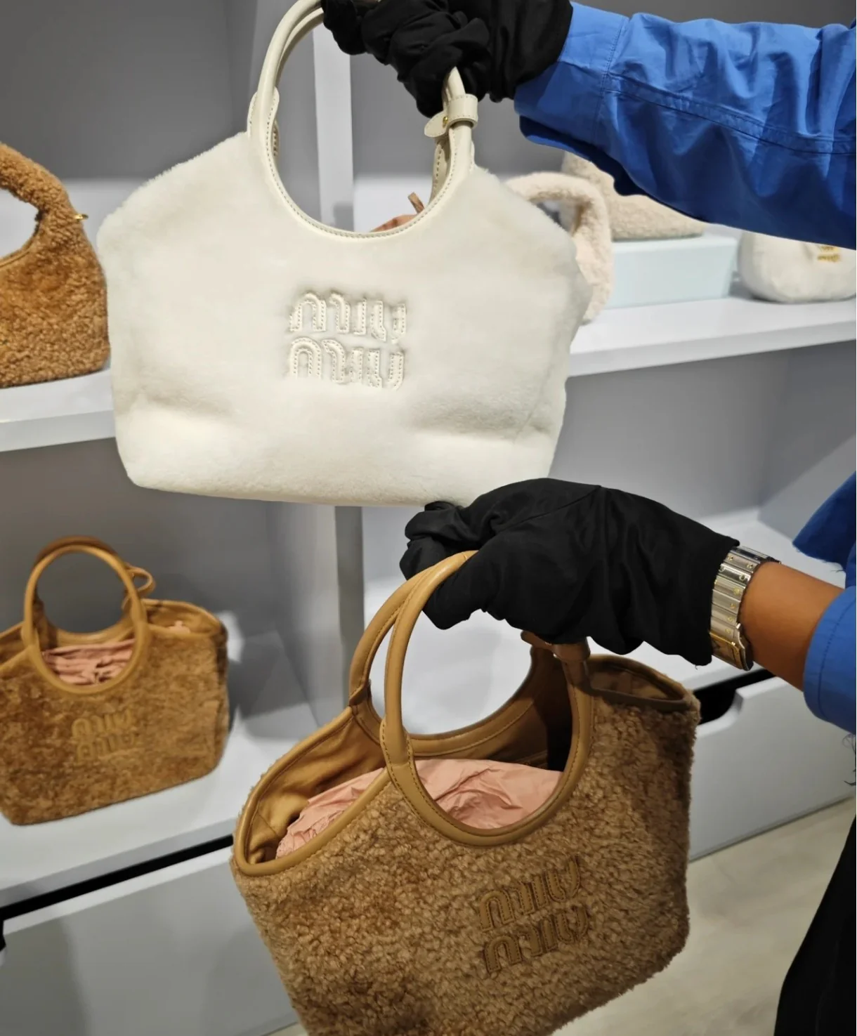 Сумка-тоут Miu Miu Ivy — на фото.