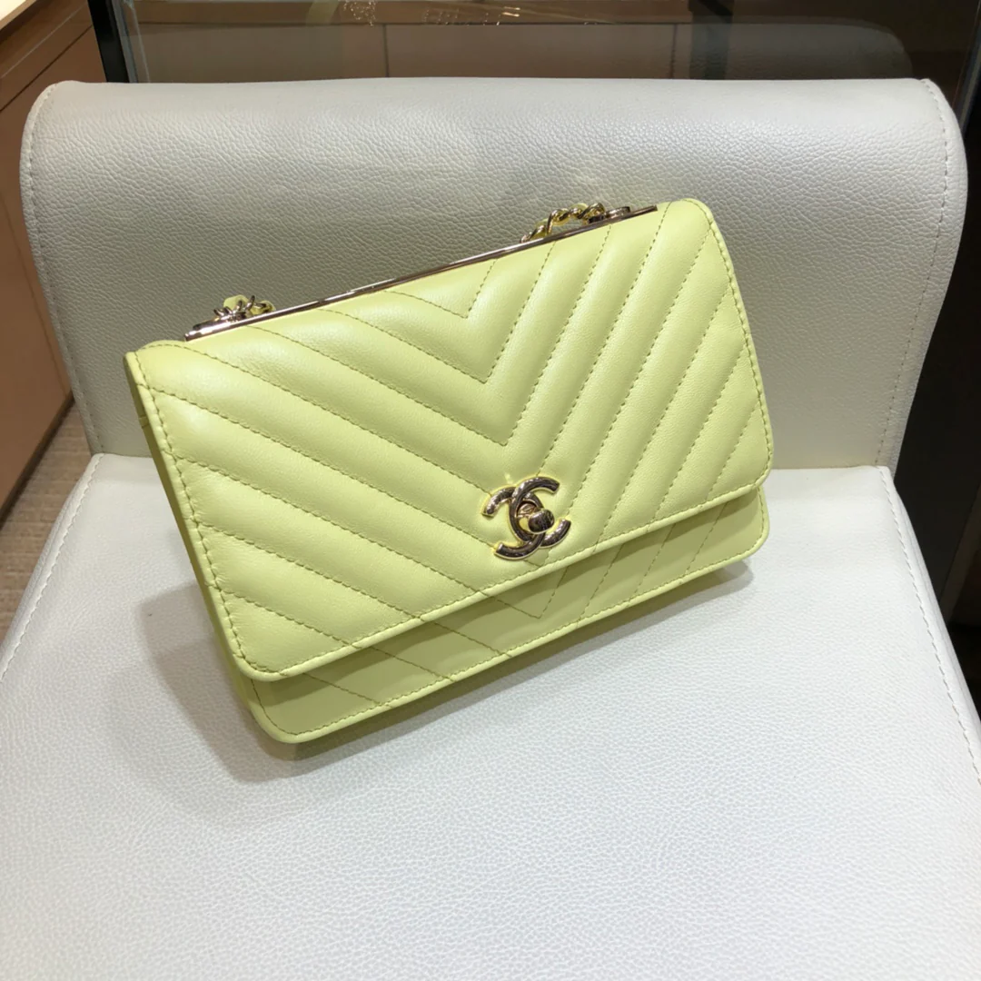 Chanel-trendy-cc-woc-19cm-4