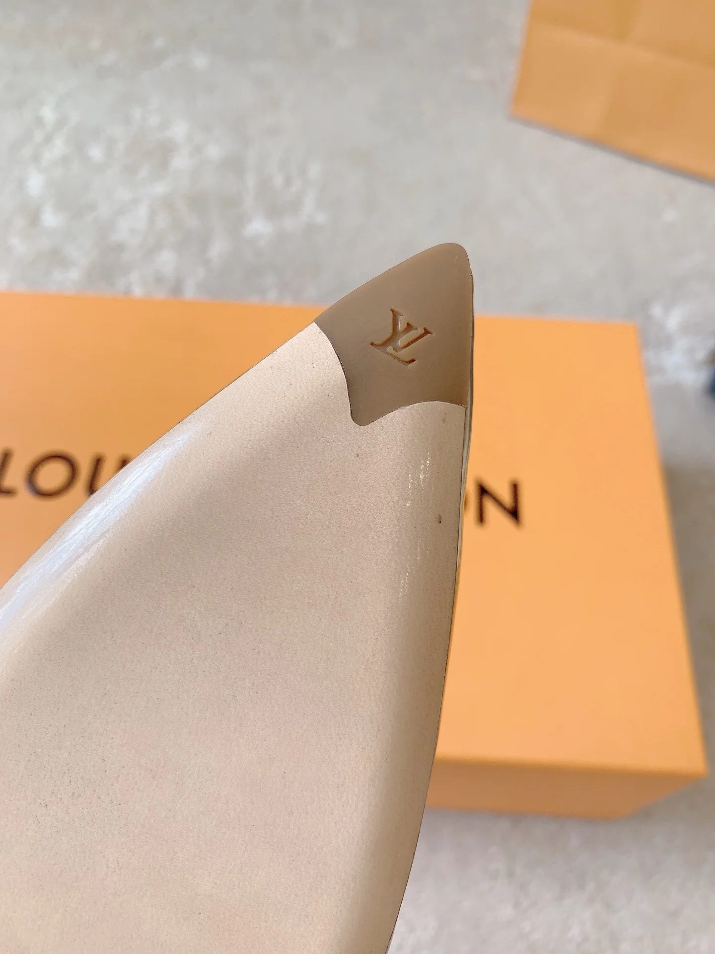 Новинка весны/лета 2023 - Коллекция Blossom Elegance - Босоножки на высоком каблуке - 7-5 см - Золотистые