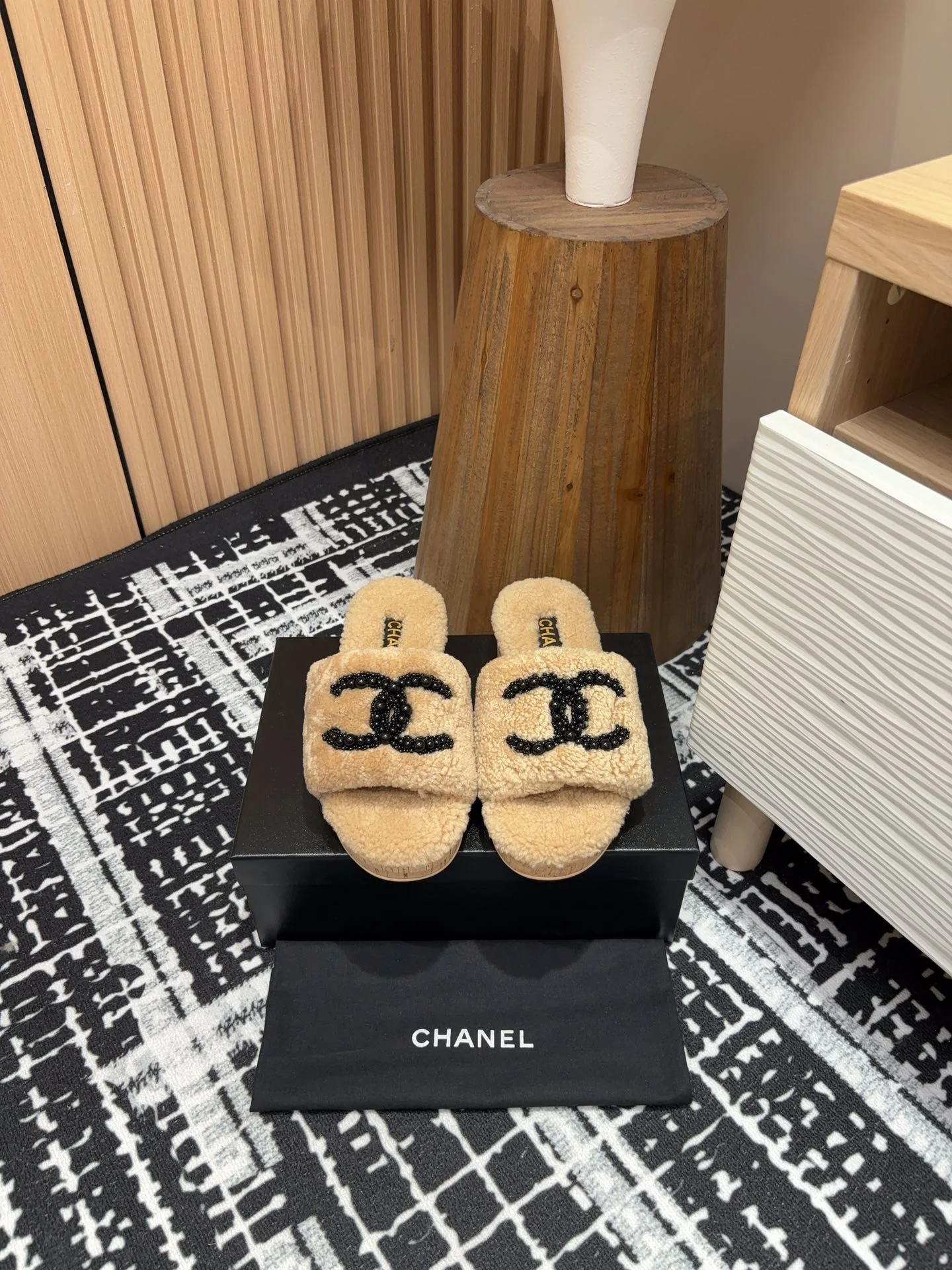 Шерстяные тапочки Chanel 2024 - Кофейно-коричневые