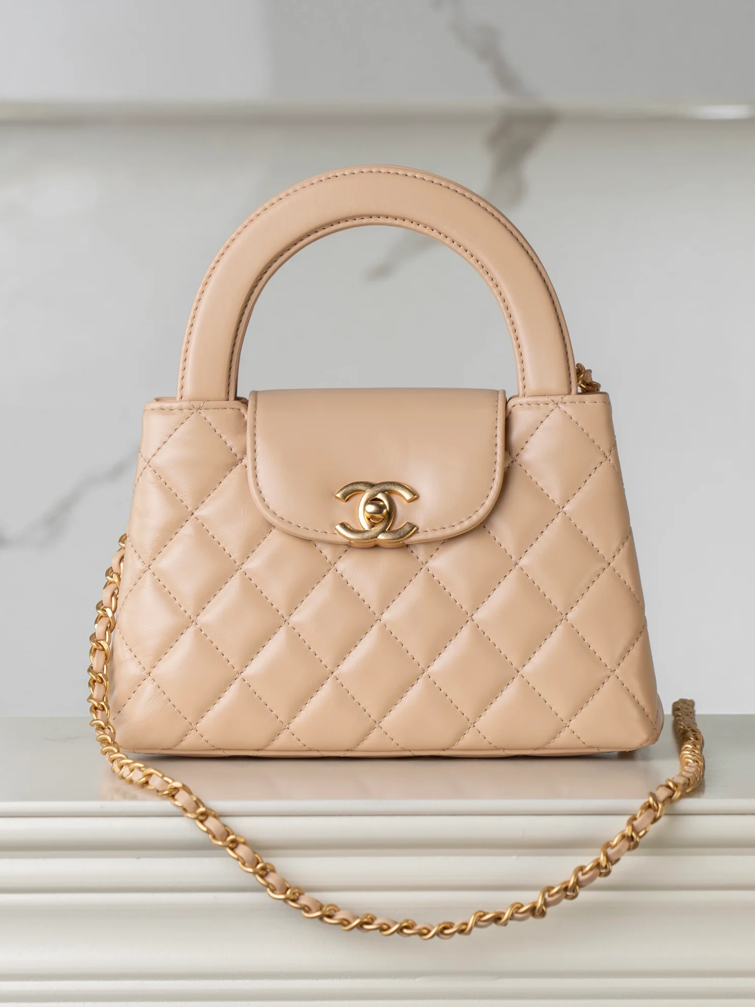 Сумочка Chanel Kelly на цепочке, большой размер, цвет молочного чая.