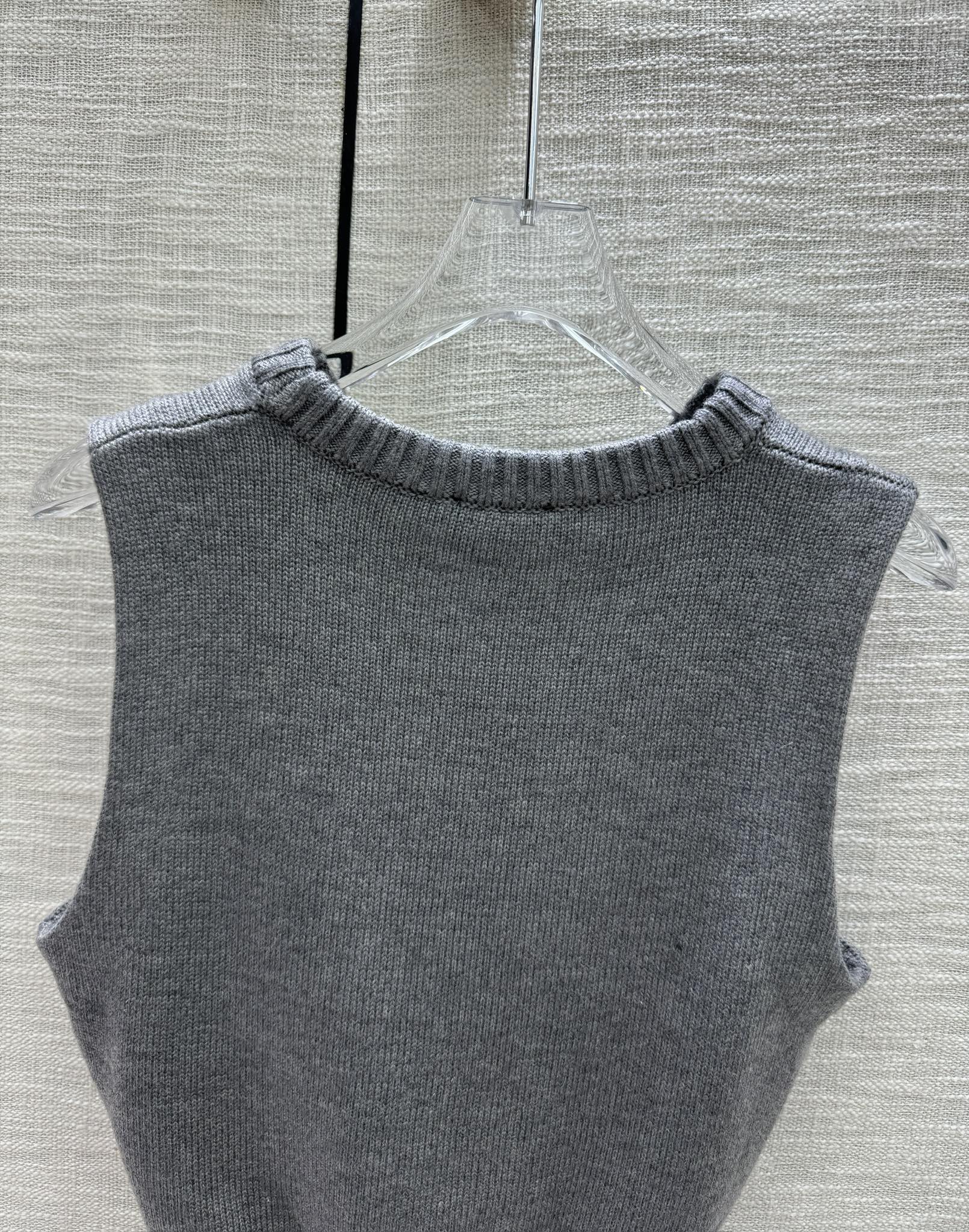 Вязаный жилет Chanel 2403 Double C - серый