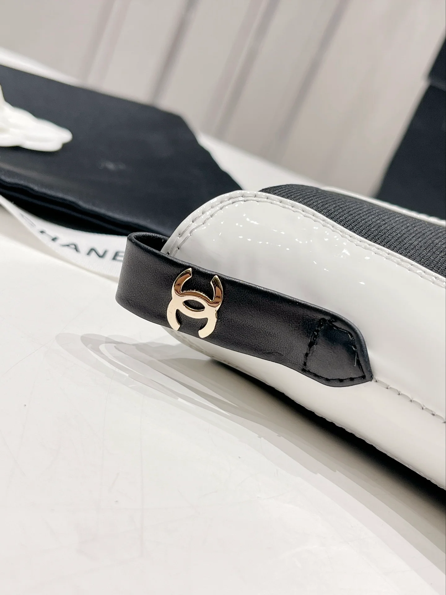 Ботинки челси — новинка осенне-зимней коллекции 2022 года — белые.