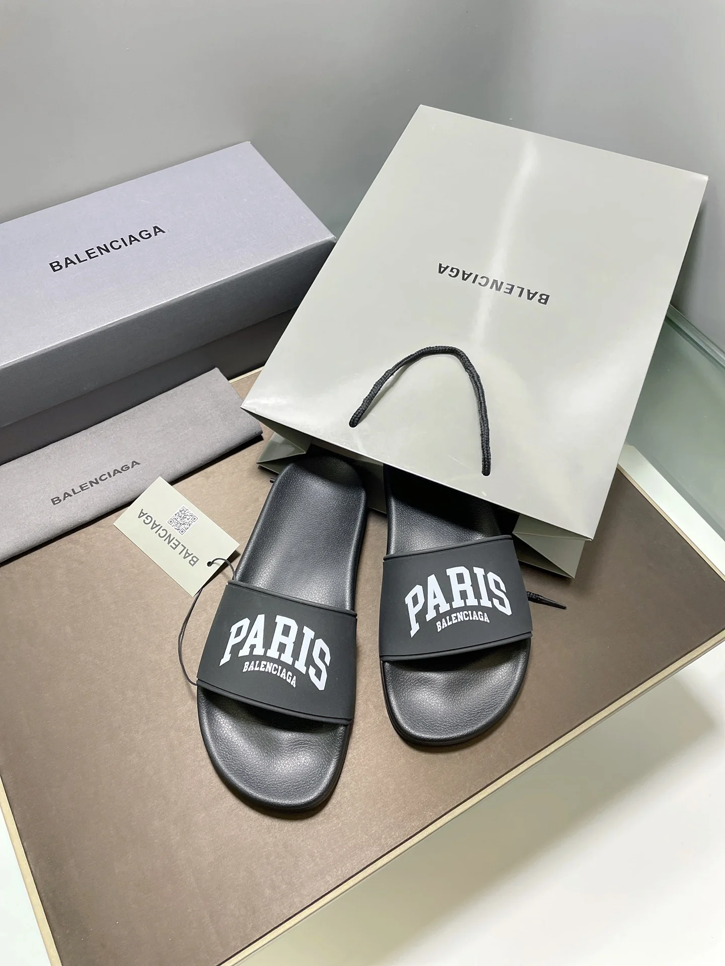 Balenciaga - Новая модель 2022 года - Тапочки с эффектом памяти и улучшенной упругостью - 1