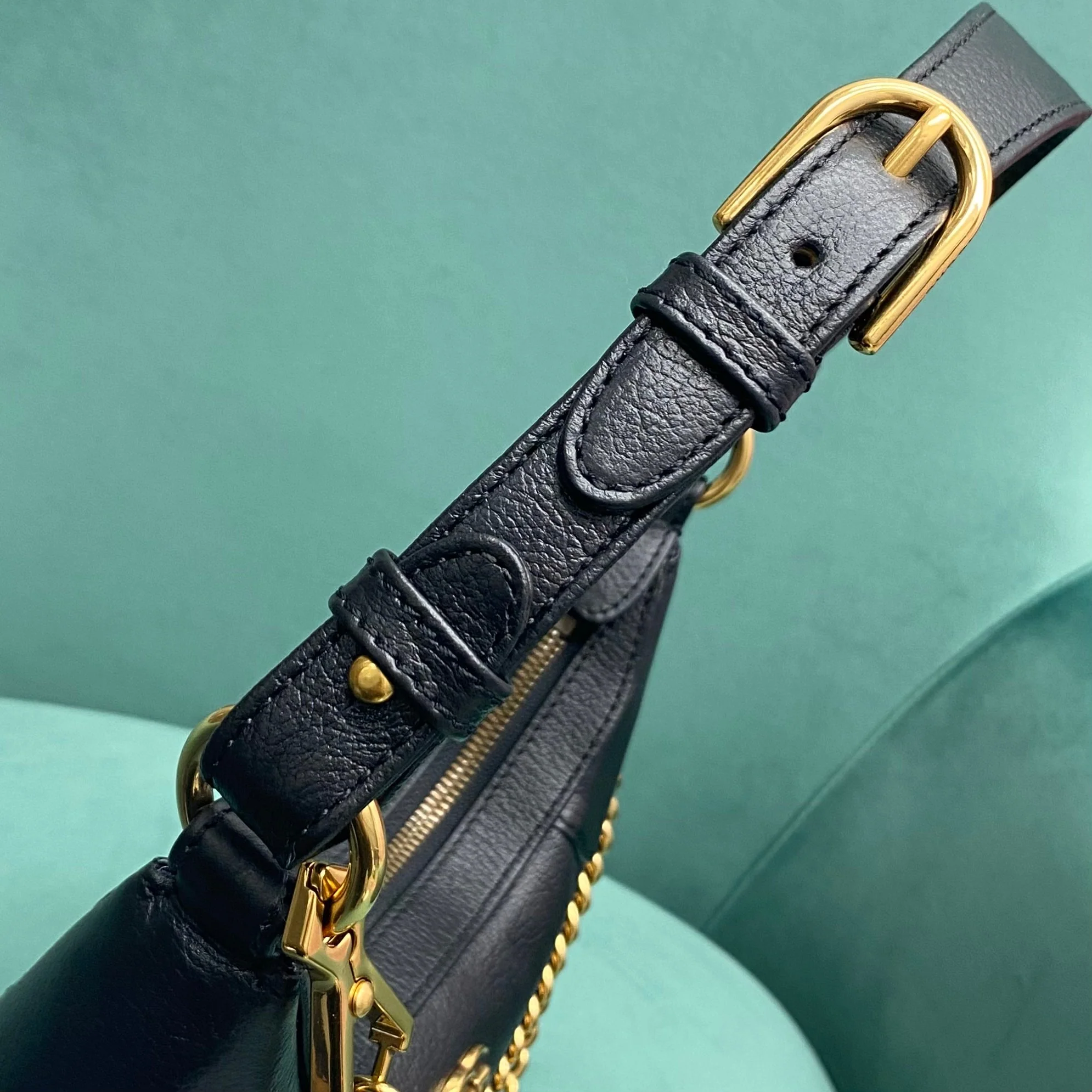 Сумка Gucci на цепочке через плечо - черная