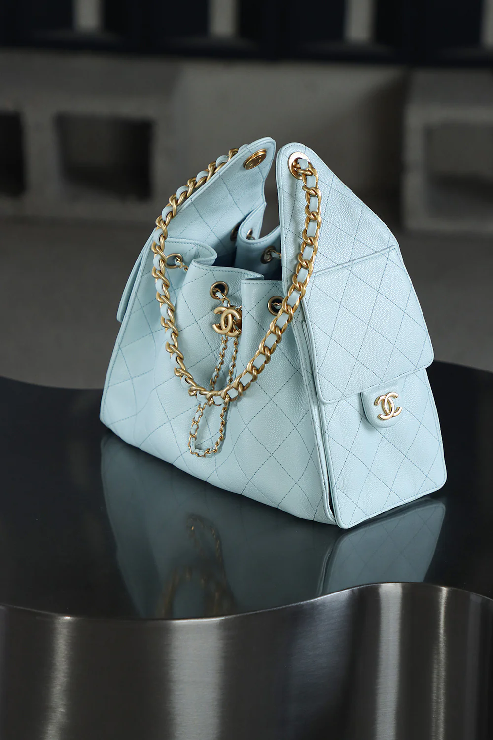 Сумка Chanel 25c Hippie Hobo Small Macaron с золотой пряжкой