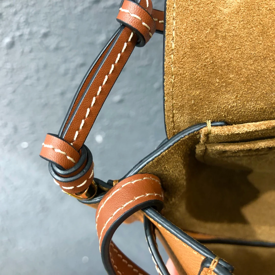 Loewe-gate-mini-21x12-5x9-5-cm-16