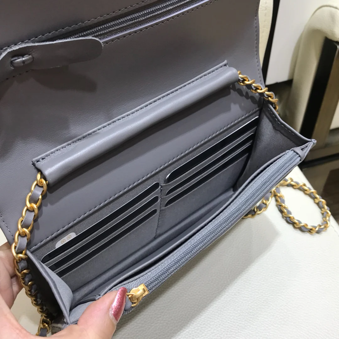 Сумка через плечо Chanel WOC Vintage с матовой золотой цепочкой