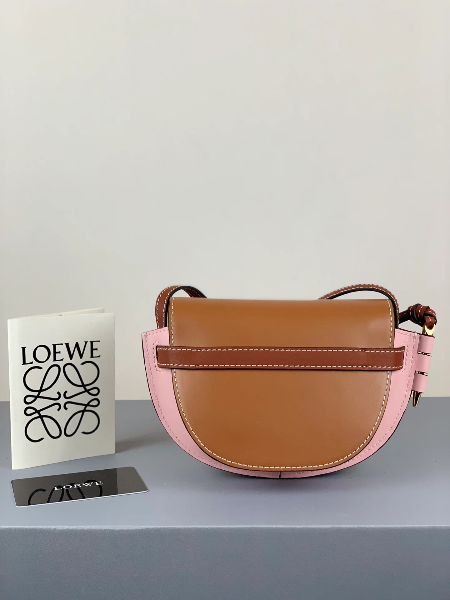 Loewe-gate-mini-21x12-5x9-5-cm-5
