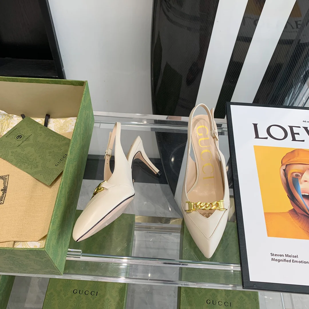 Босоножки-шпильки с острым носком от Gucci