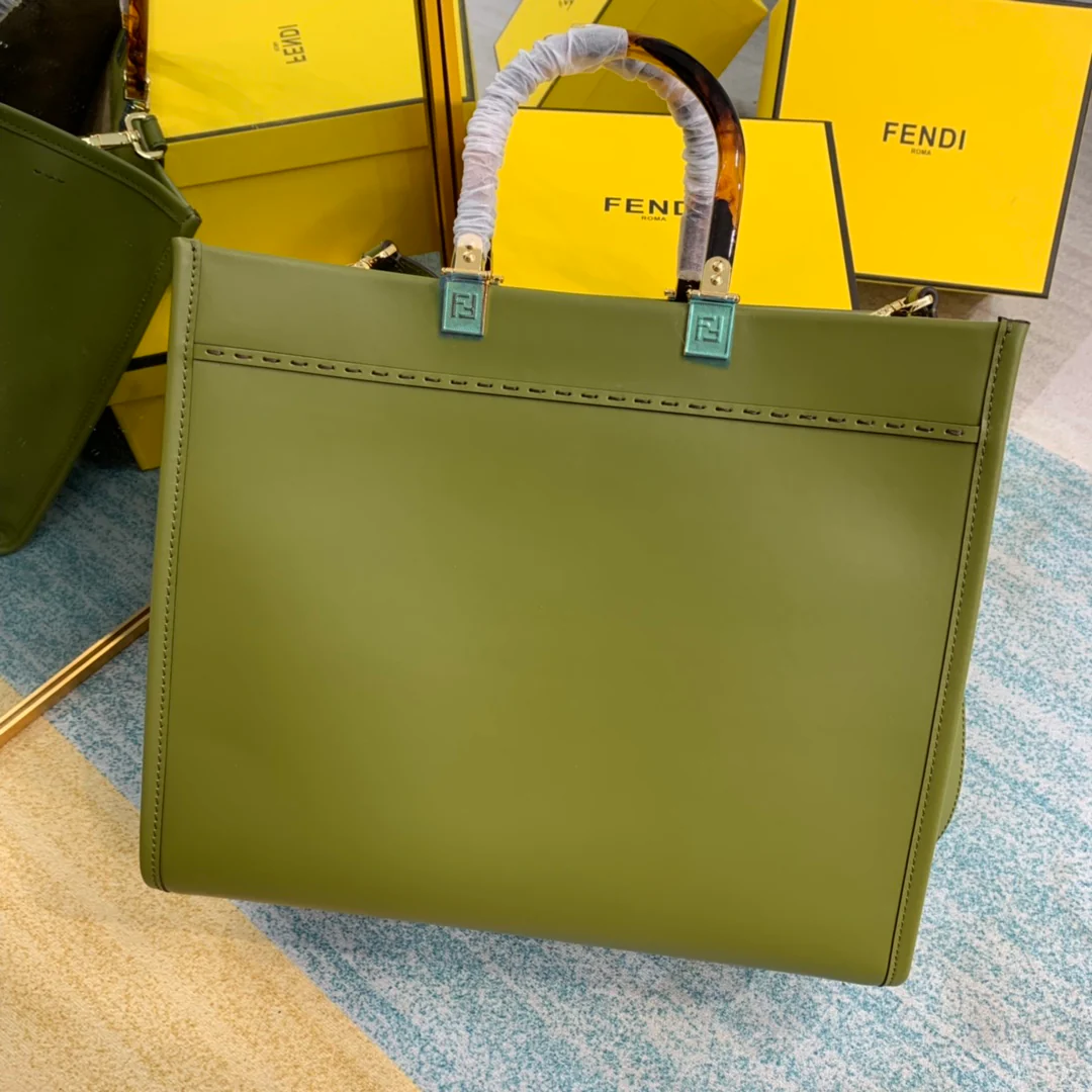 Сумка-тоут Fendi Sunshine Medium из телячьей кожи оливково-зеленого цвета