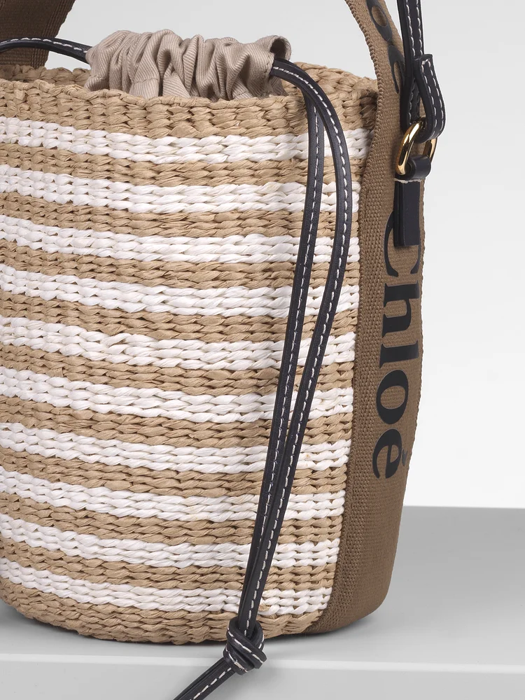 Маленькая деревянная корзинка Хлои - в полоску, коричневая.