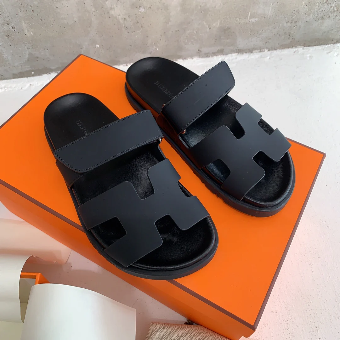 Кожаные тапочки Hermes из шелковистой кожи - черные