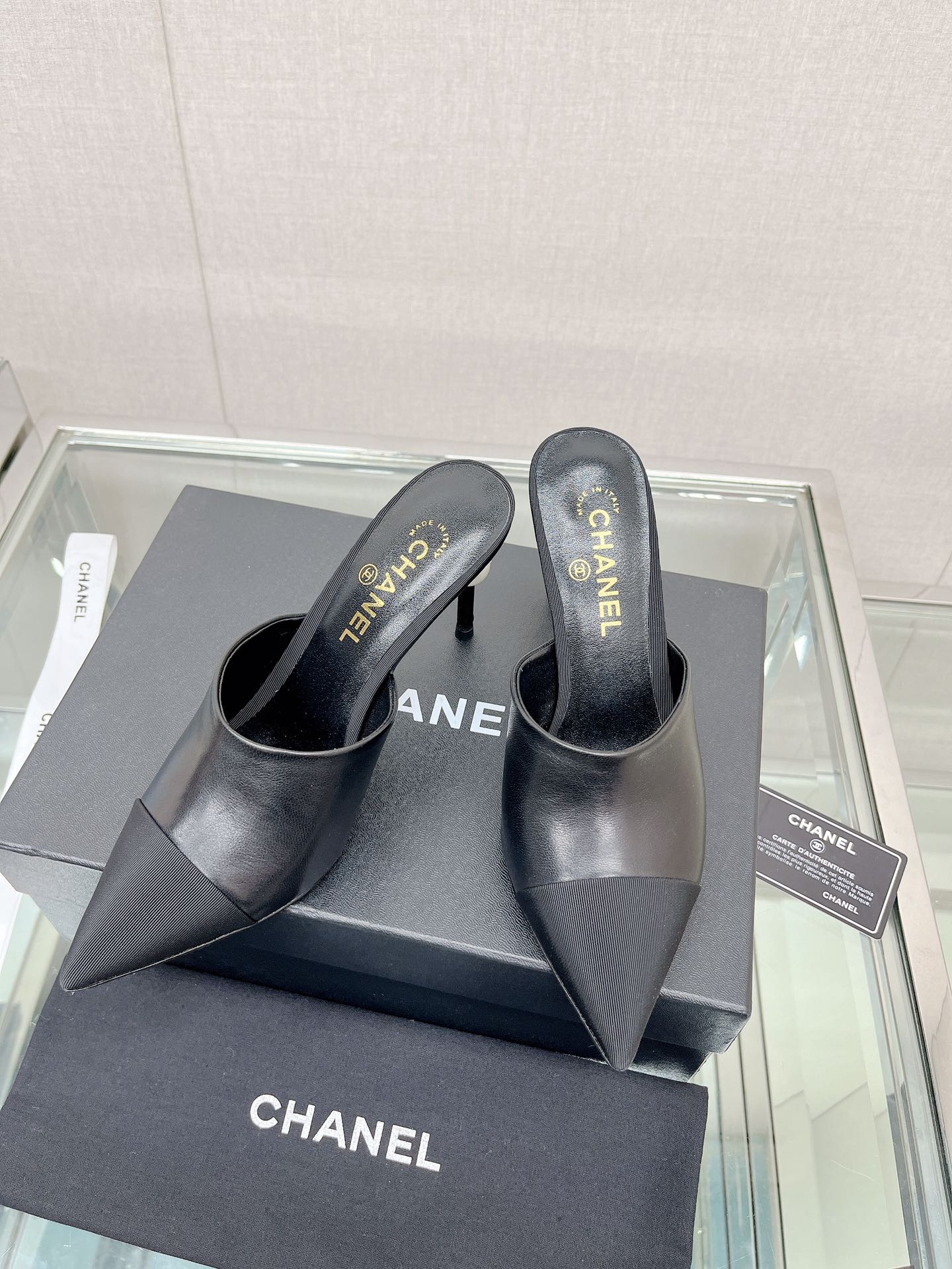 Босоножки на высоком каблуке Chanel Coco Pearl - 8-5 см - черные