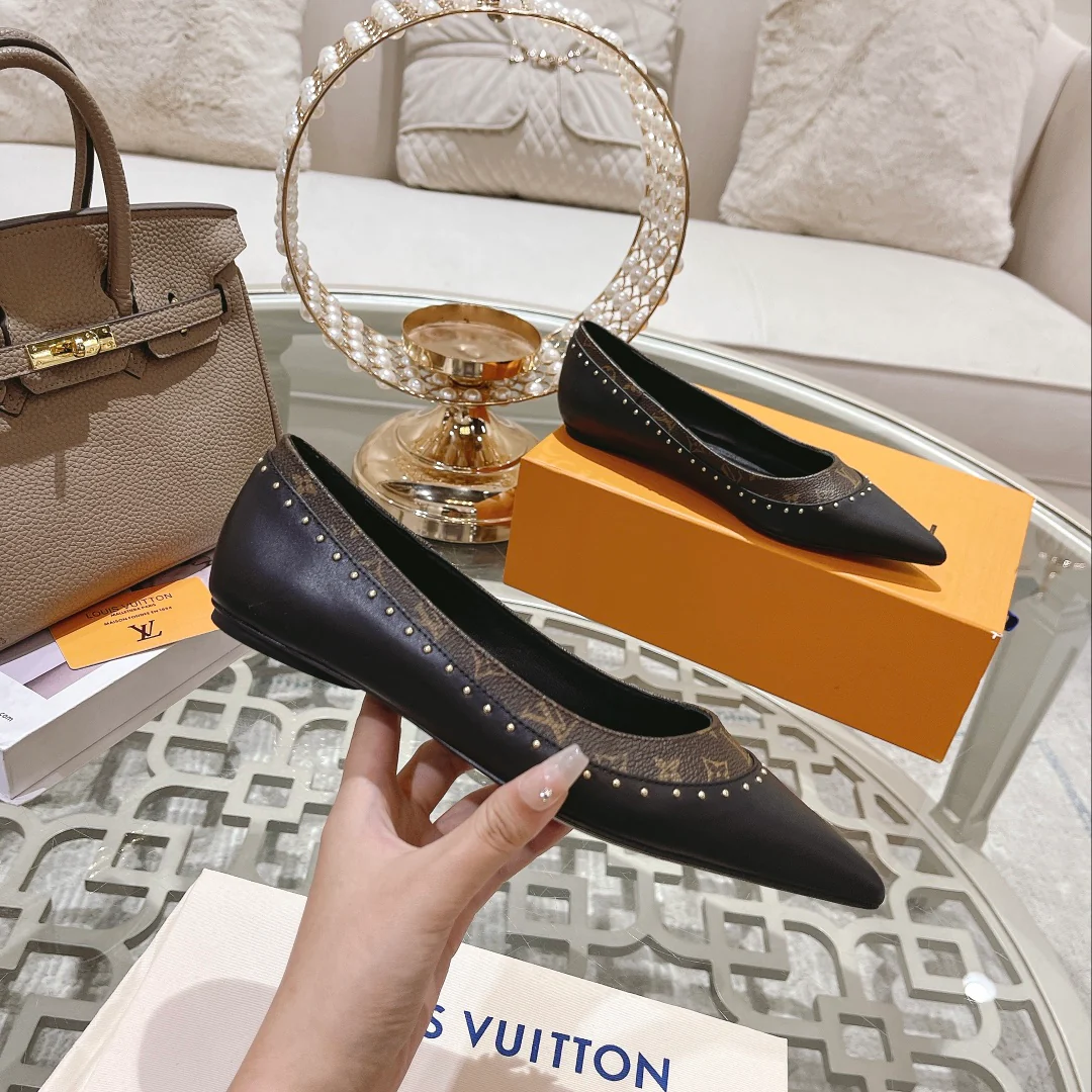 LV - Новинка сезона осень/зима 2022 - Туфли с плоским носком и острым носком