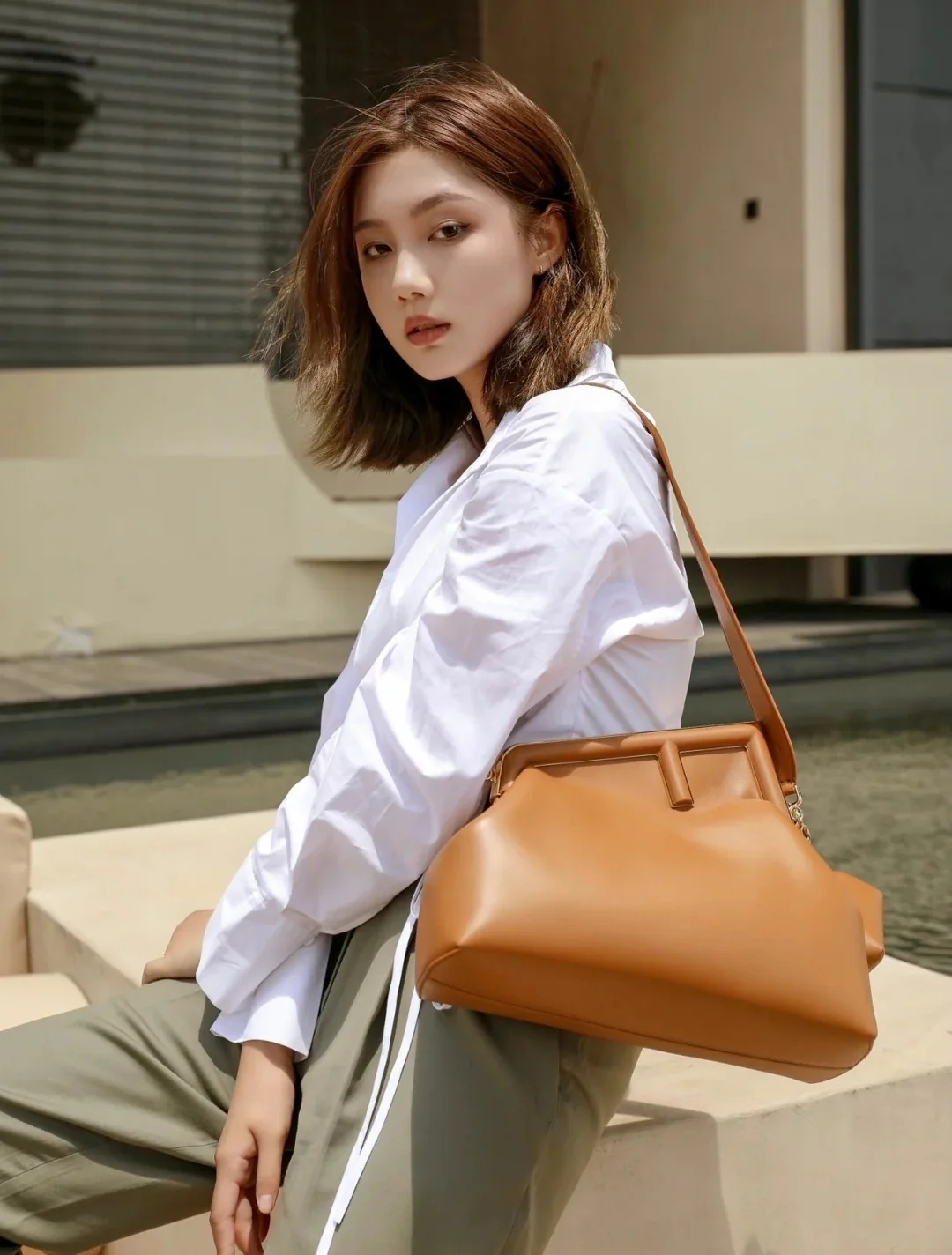 Коричневая кожаная сумка Fendi