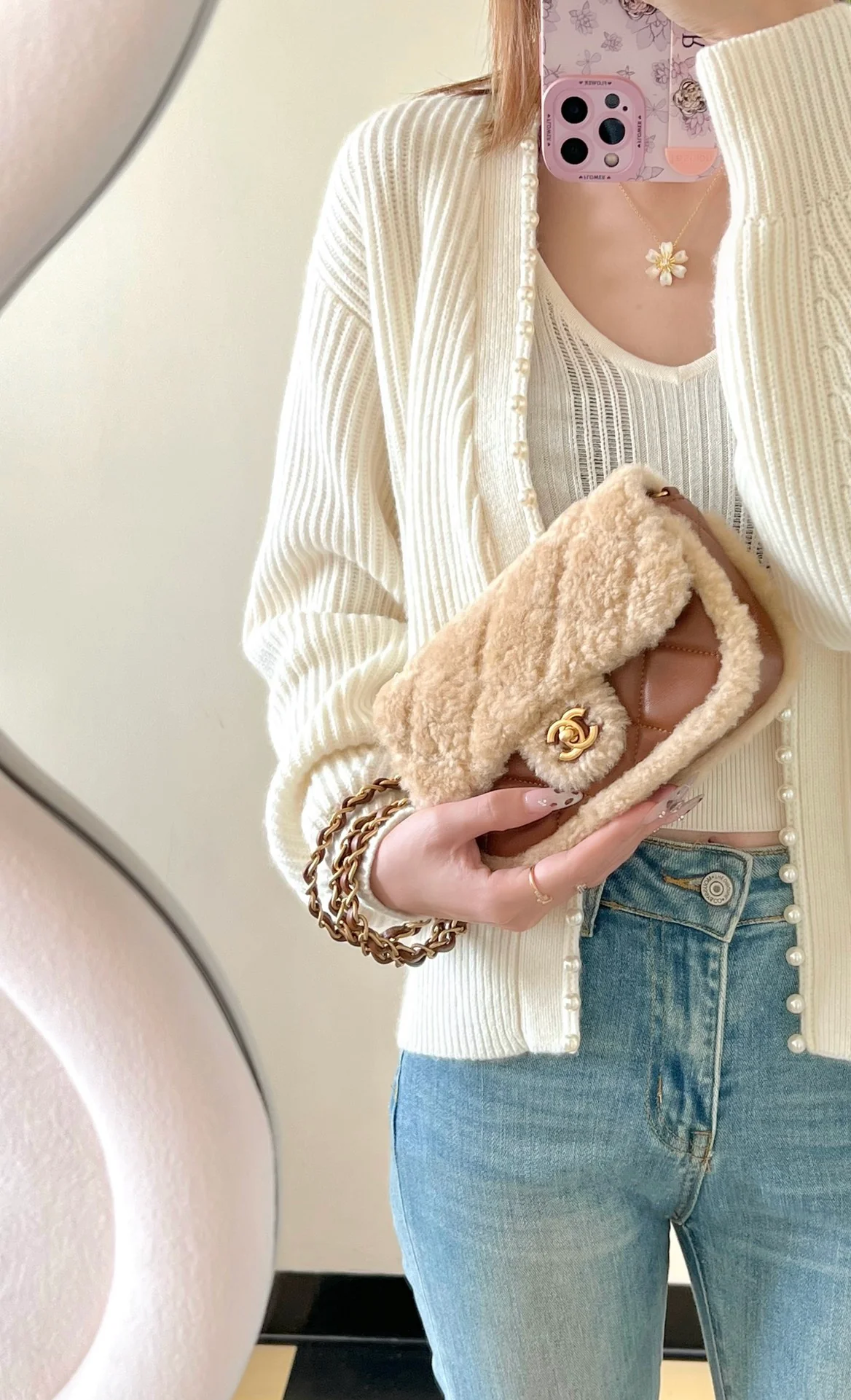 Сумка Chanel с клапаном и цепочкой в ??виде плюшевого мишки из 24-каратного золота (маленькая).