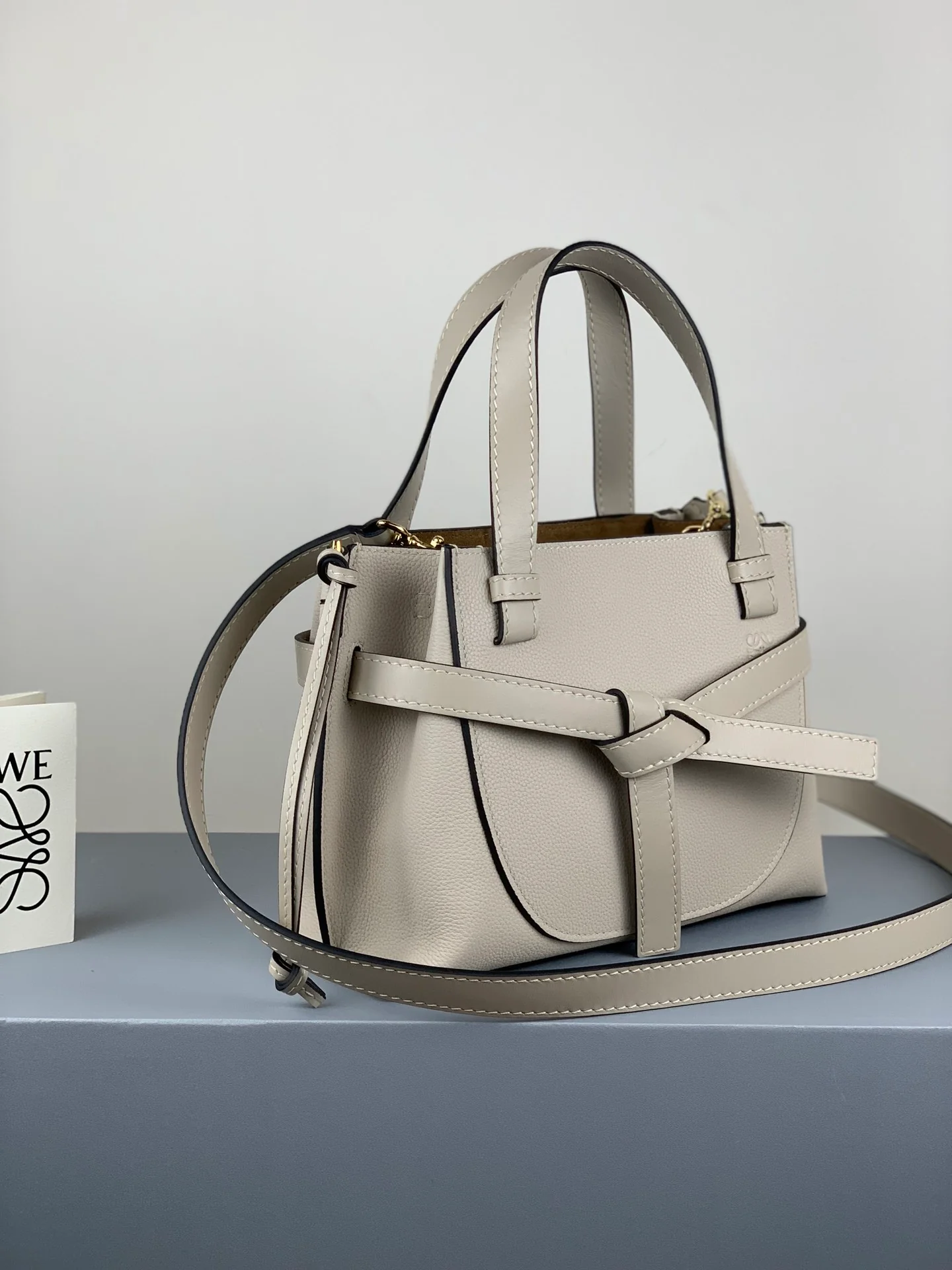 Мини-сумочка Loewe-gate-1