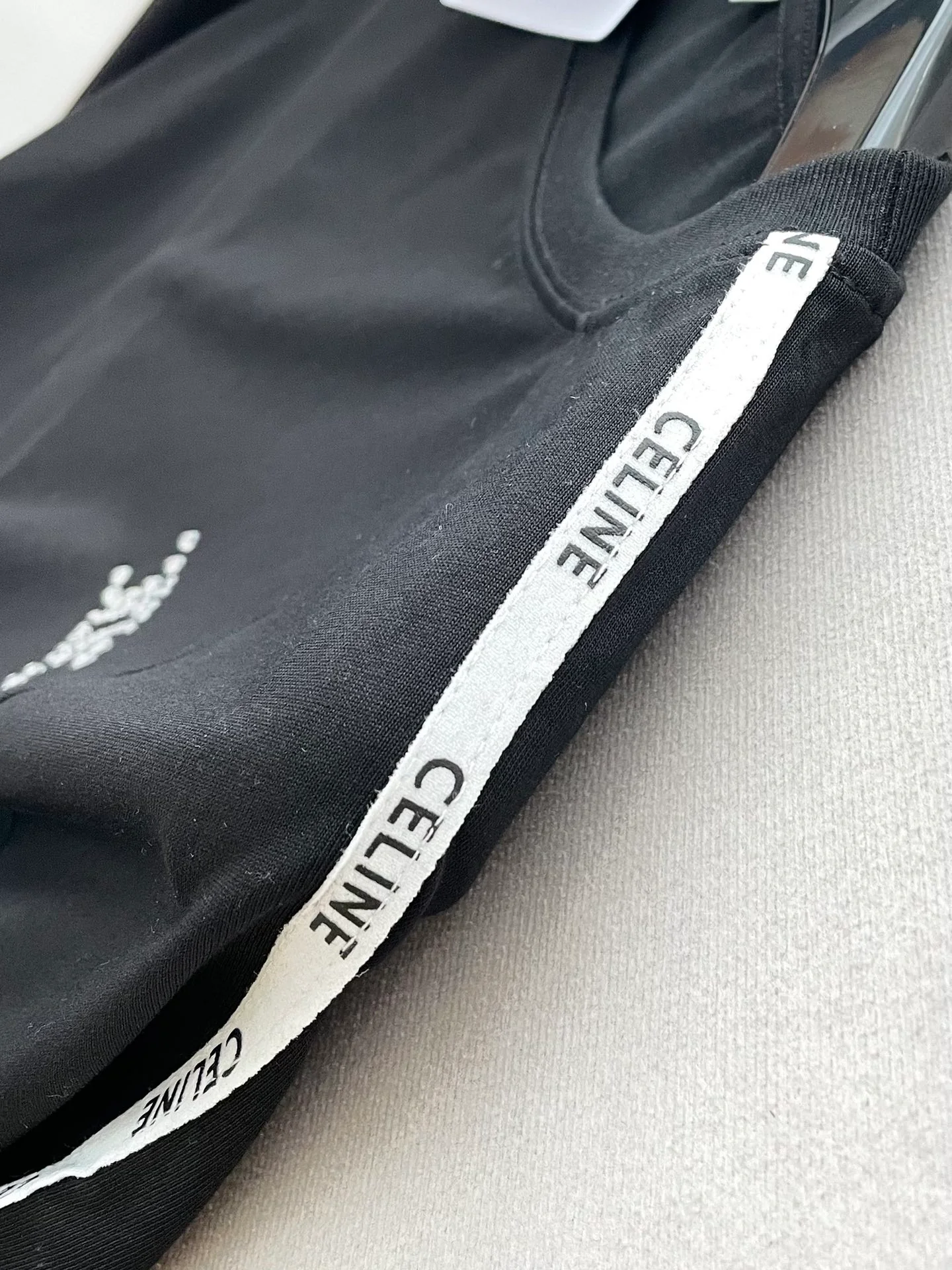 Футболка Celine 2404 с коротким рукавом и узором ?Триумфальная арка?, украшенная стразами, свободного кроя, черная.