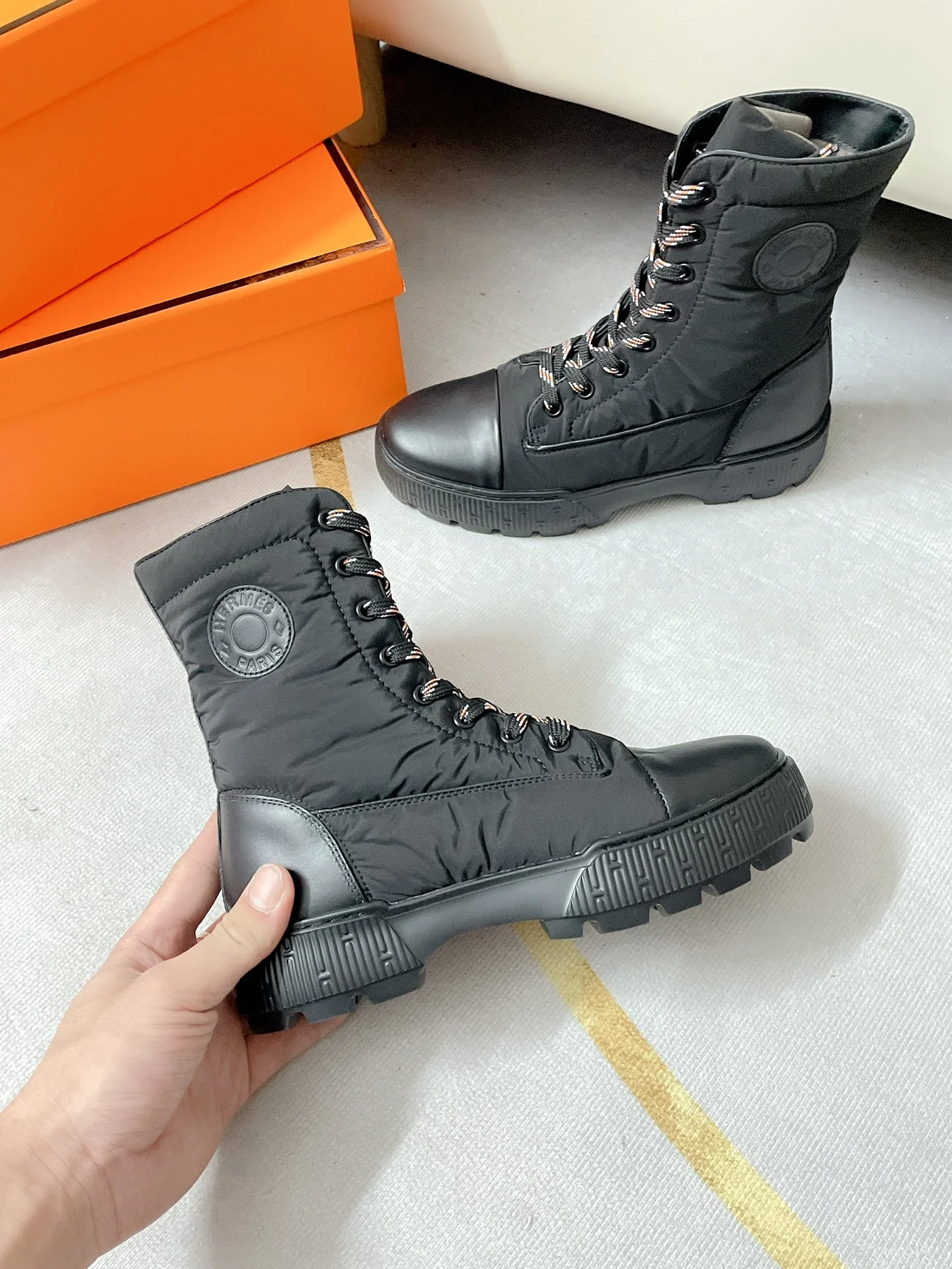 Новинка сезона осень/зима 2022 от Hermes - Высокие кожаные сапоги - 1