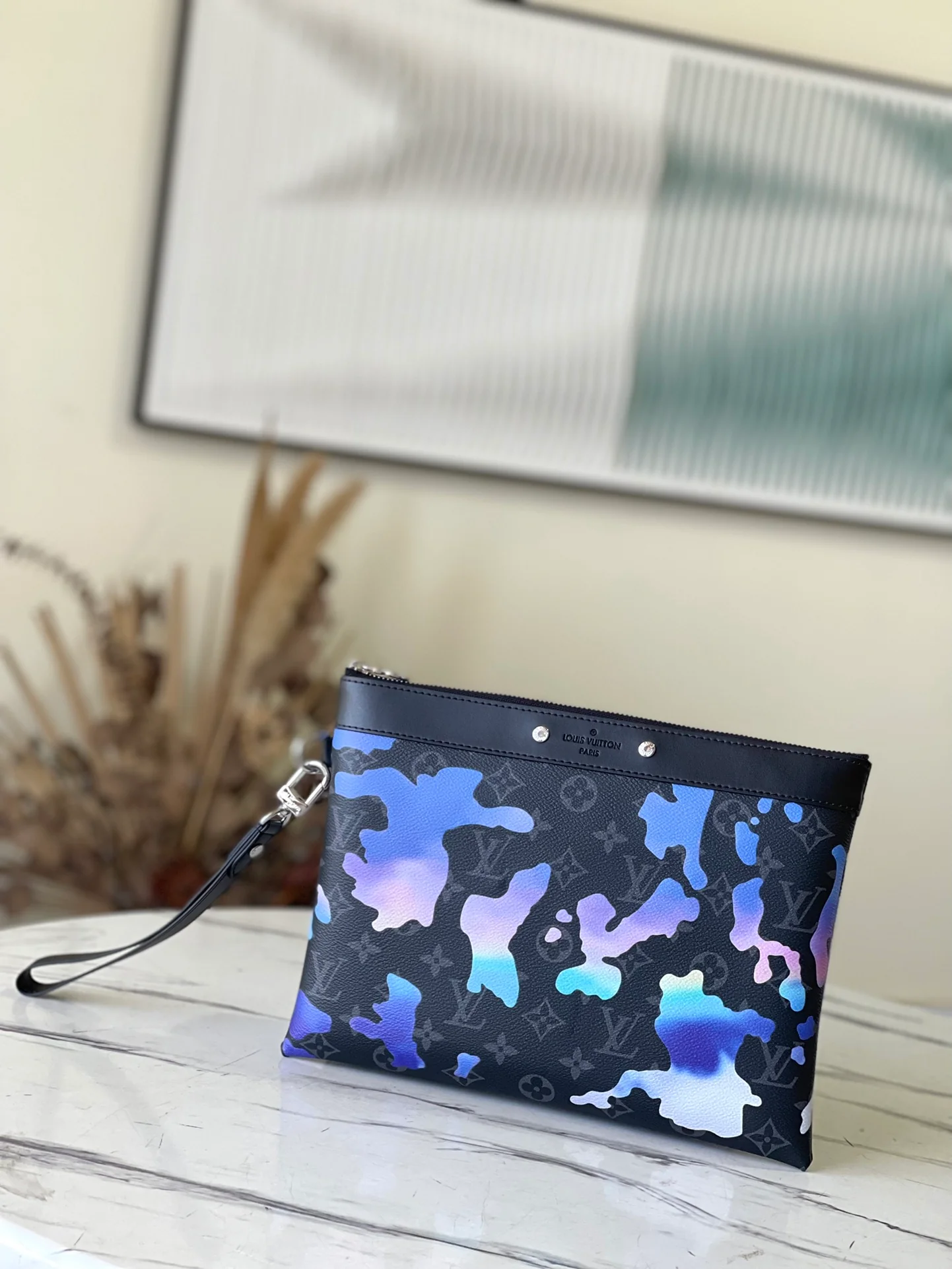 m81848-LV-room-with-a-view-series-to-go-clutch bag