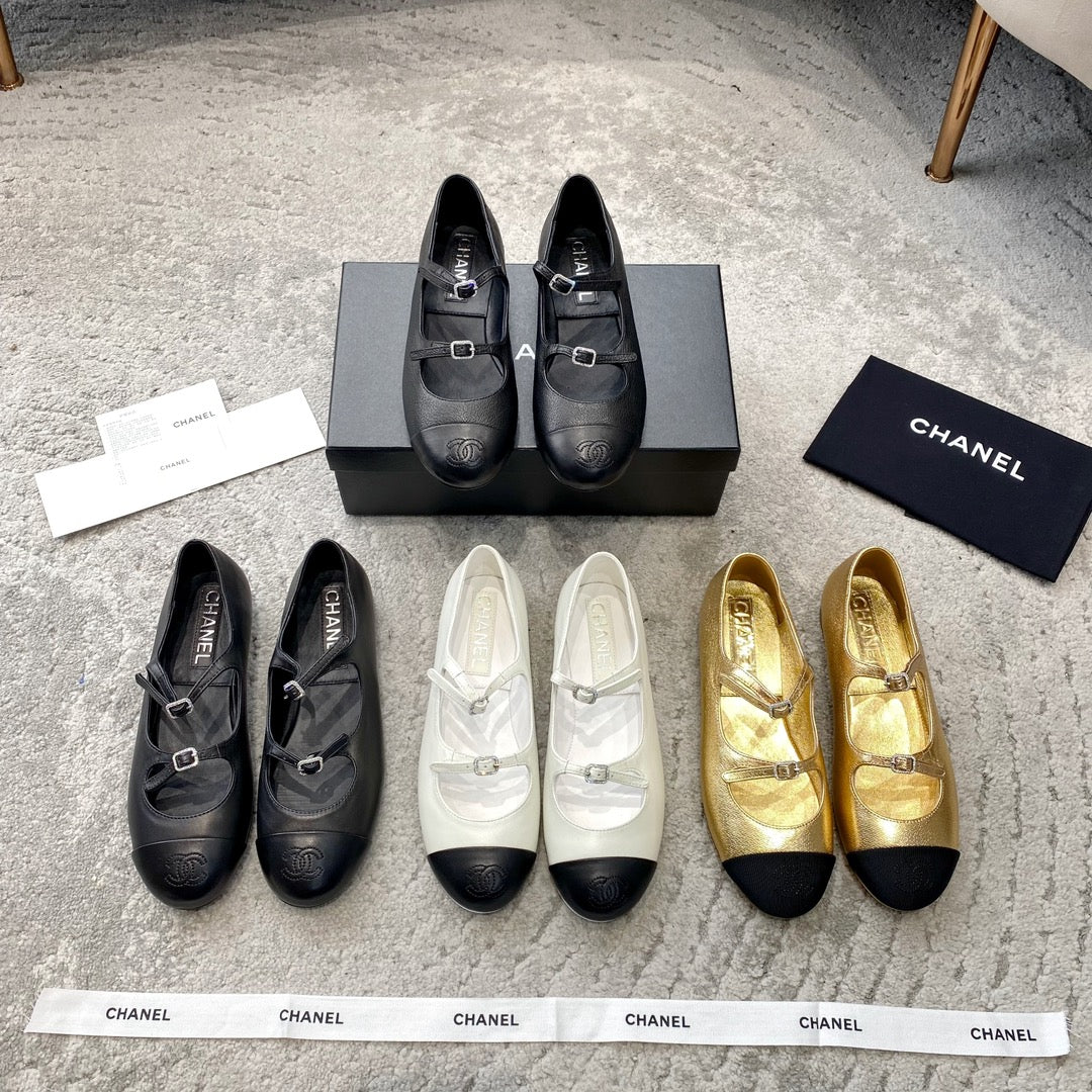 Новинка сезона весна/лето 2023 от Chanel - туфли Мэри Джейн с двойной пряжкой - белые.