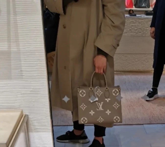 lv-onthego-grey embossed